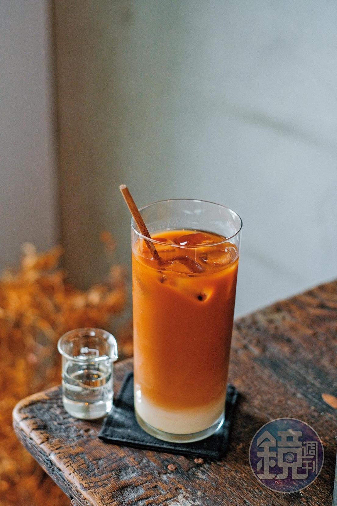 「Come home咖啡漫步」供應道地的傳統茶餐廳「港式奶茶」。(130元/杯)