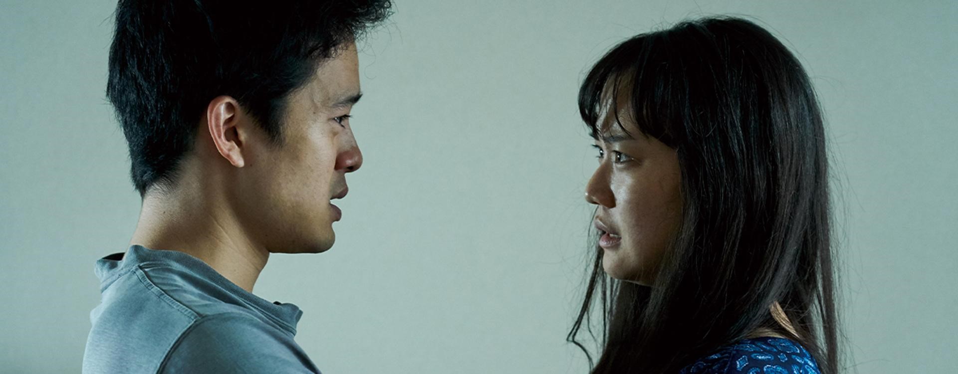 蒼井優與池松壯亮在片中除有激情性愛戲，也因意外讓兩人的情感面臨強力衝擊。（翻攝自https://miyamotomovie.jp）