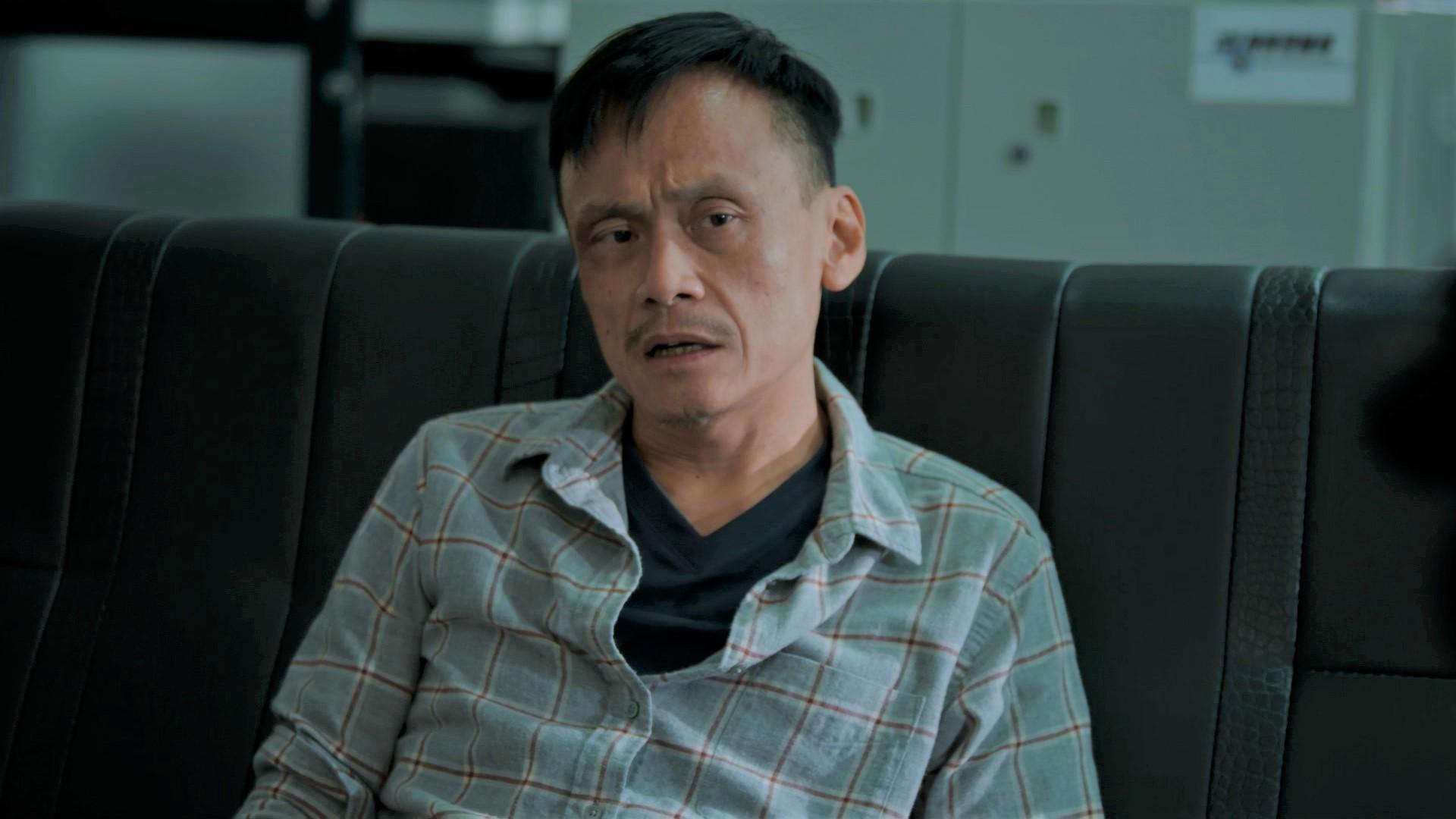 金馬影帝陳以文(前左)在《鏡子森林》 飾演資深社會記者,一登場就是張力十足戲碼。