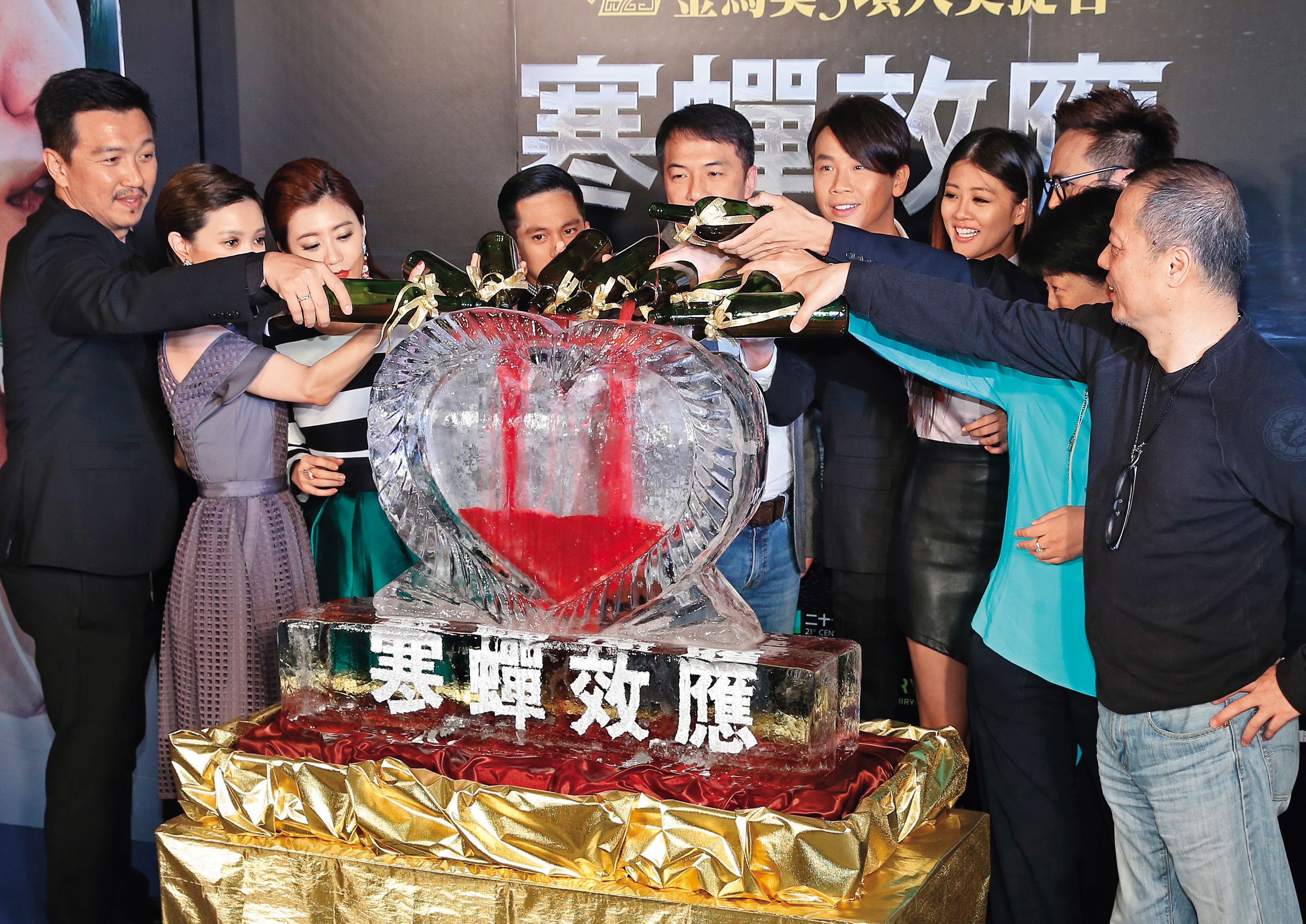 王維明的電影處女作《寒蟬效應》台灣票房600萬元,內容沉重寫實,在對岸以《不能說的夏天》片名上映獲得票房新台幣7,315萬元,兩岸市場收益加總,不致賠錢。(東方IC)