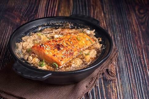 「美威精選蒲燒鮭魚排」定價289元(內含蒲燒鮭魚排2入共270克)。(美威鮭魚提供)