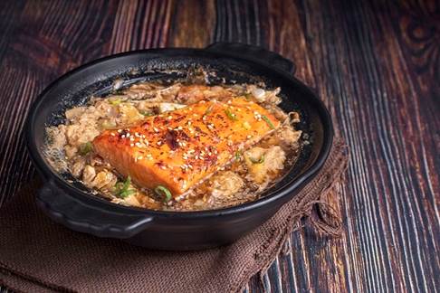 「美威精選蒲燒鮭魚排」定價289元（內含蒲燒鮭魚排2入共270克）。（美威鮭魚提供）