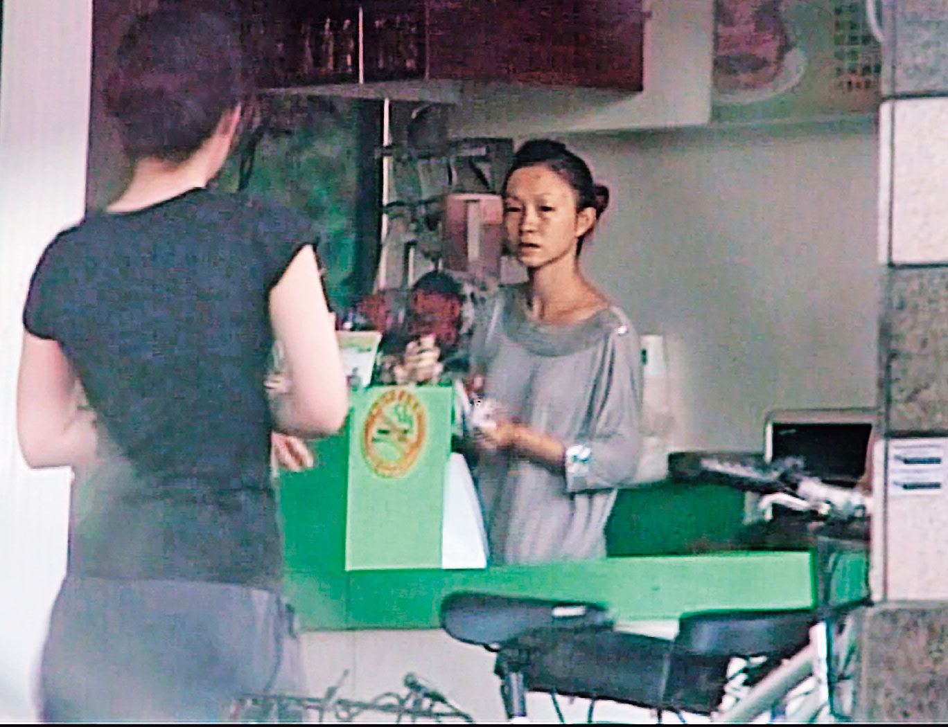 黃郁玲的早餐店生意很好，光顧的多是年輕男子。（東森新聞提供）