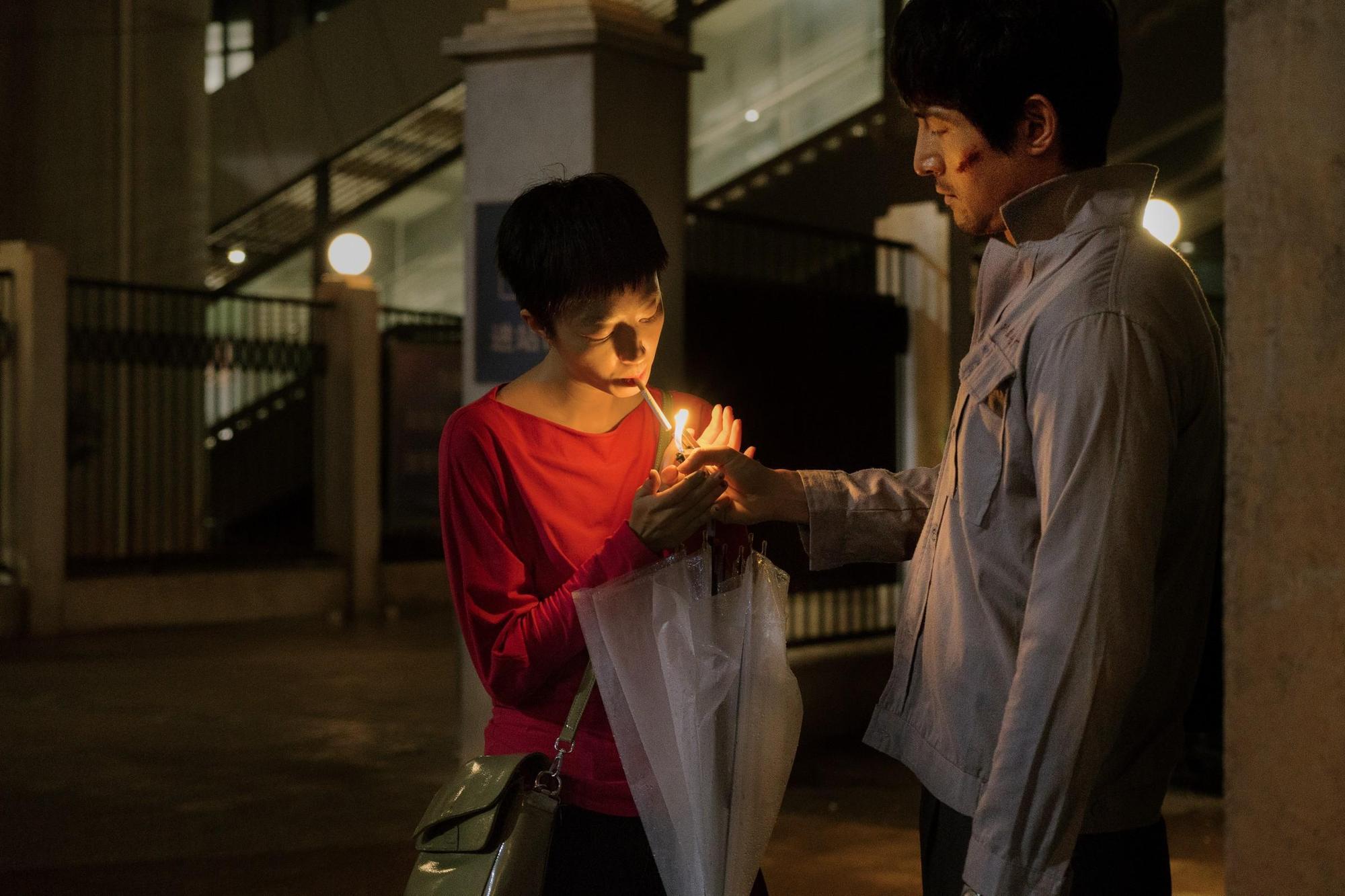 桂綸鎂突破戲路,為本片還早早住在武漢體驗生活,學了一口流利武漢話。(甲上提供)