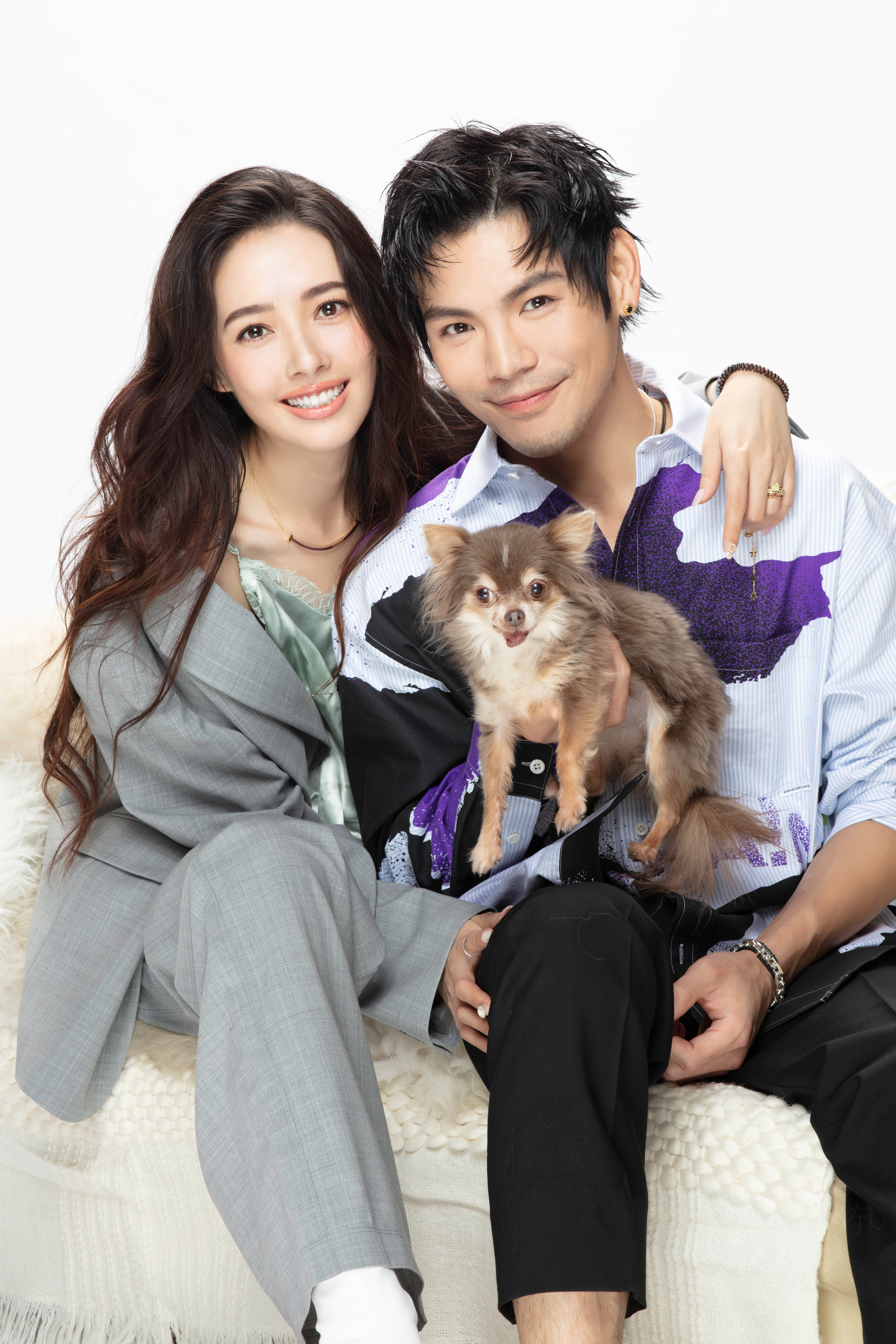 向佐、郭碧婷都曾擔任過model,示範服裝拍攝過程輕鬆愉快。(微風廣場提供)