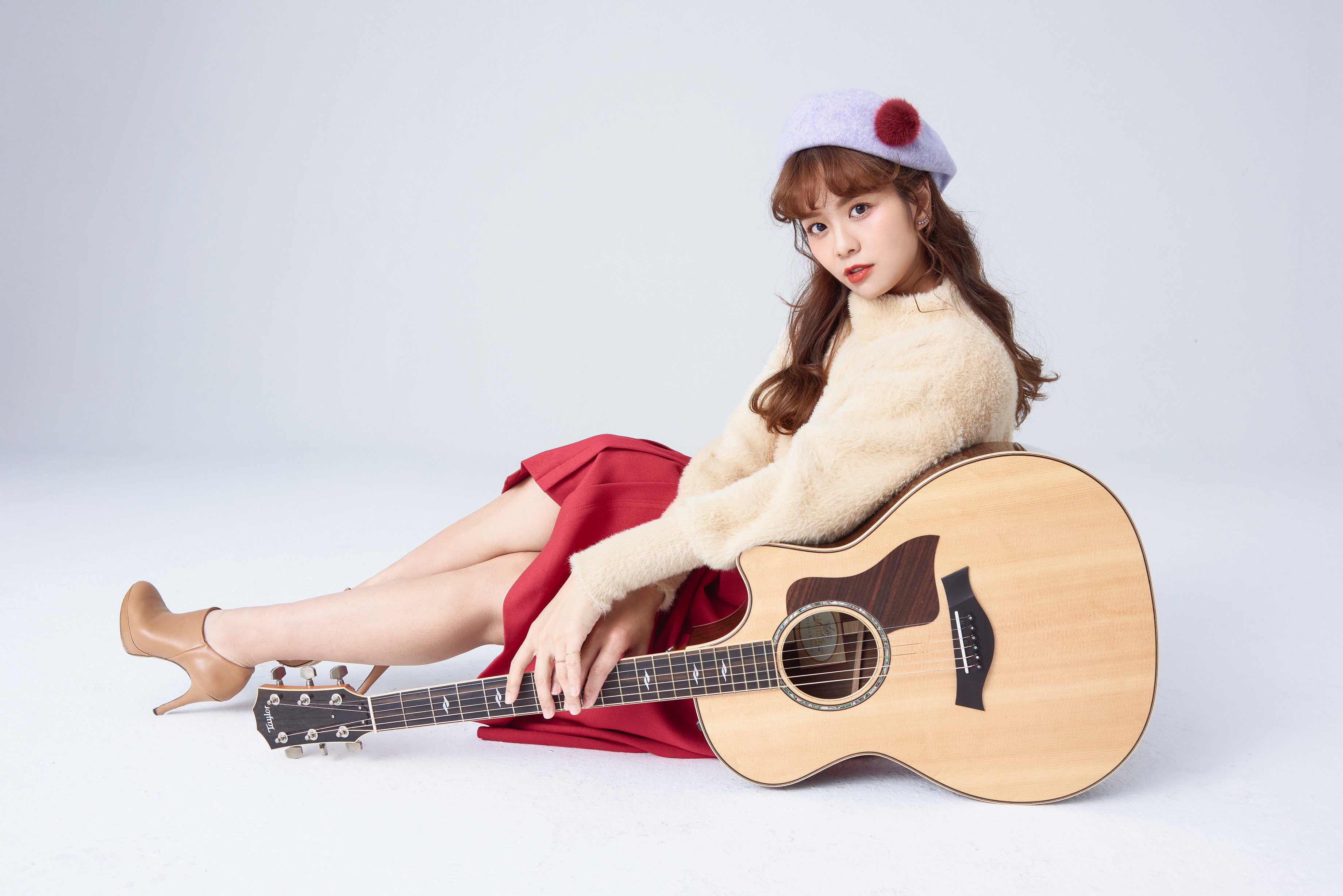 紀儀羚會彈鋼琴、彈吉他，靠駐唱及參加比賽，爭取機會。（禾酷音樂提供）