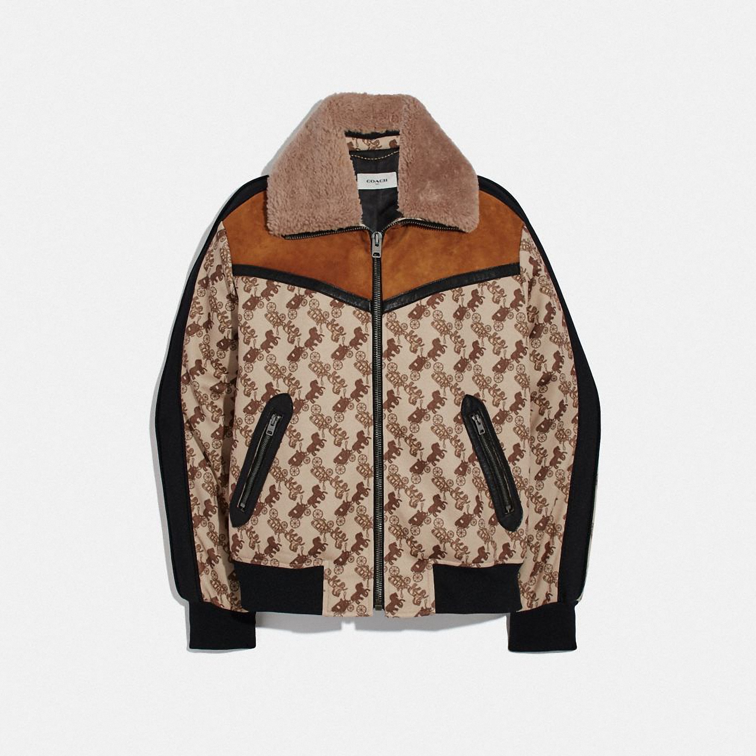 Horse and Corriage圖騰夾克 NT$32,800。（COACH提供）
