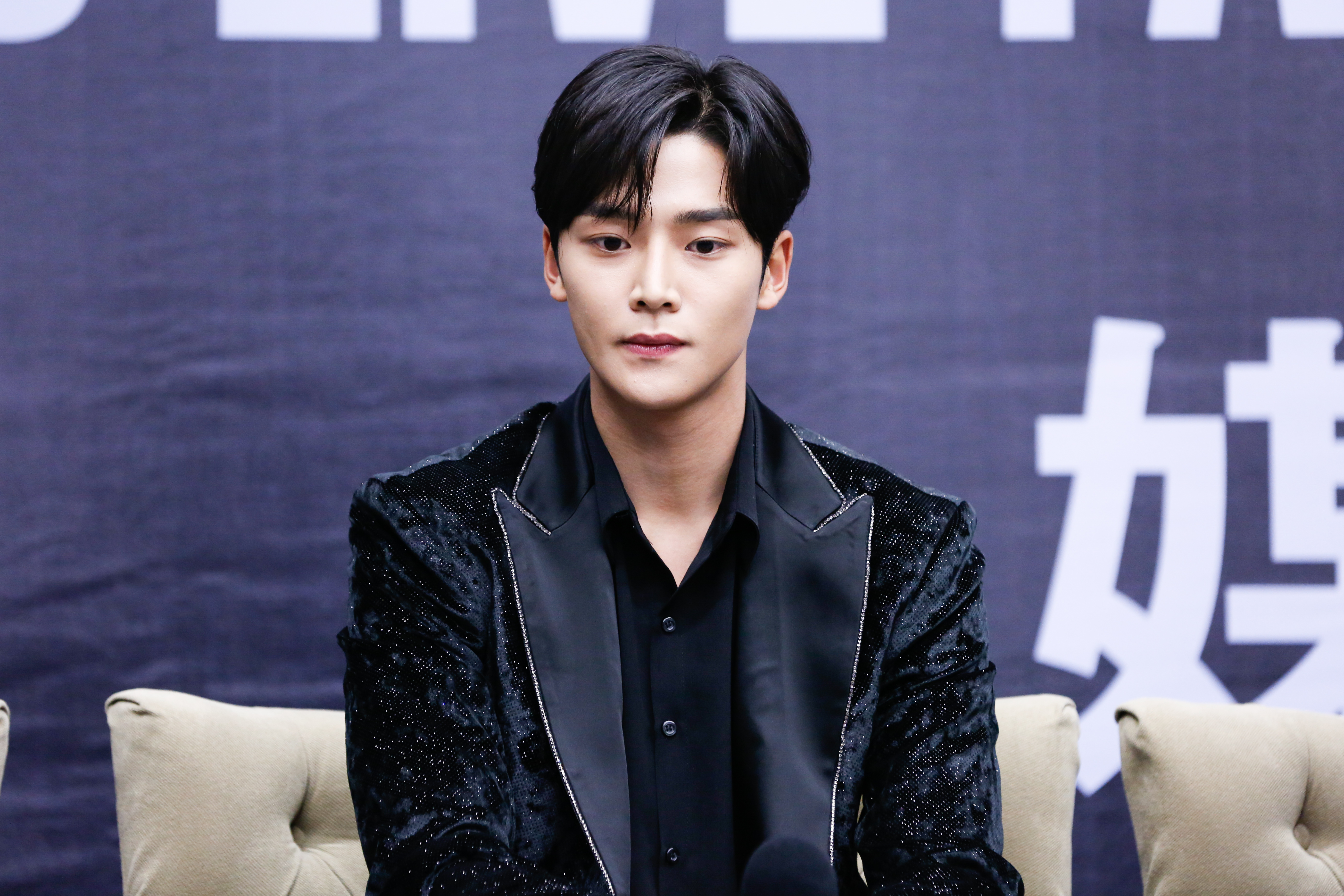 路雲演出《無意間發現的一天》爆紅，讓所屬團體SF9官方cafe人數爆漲。