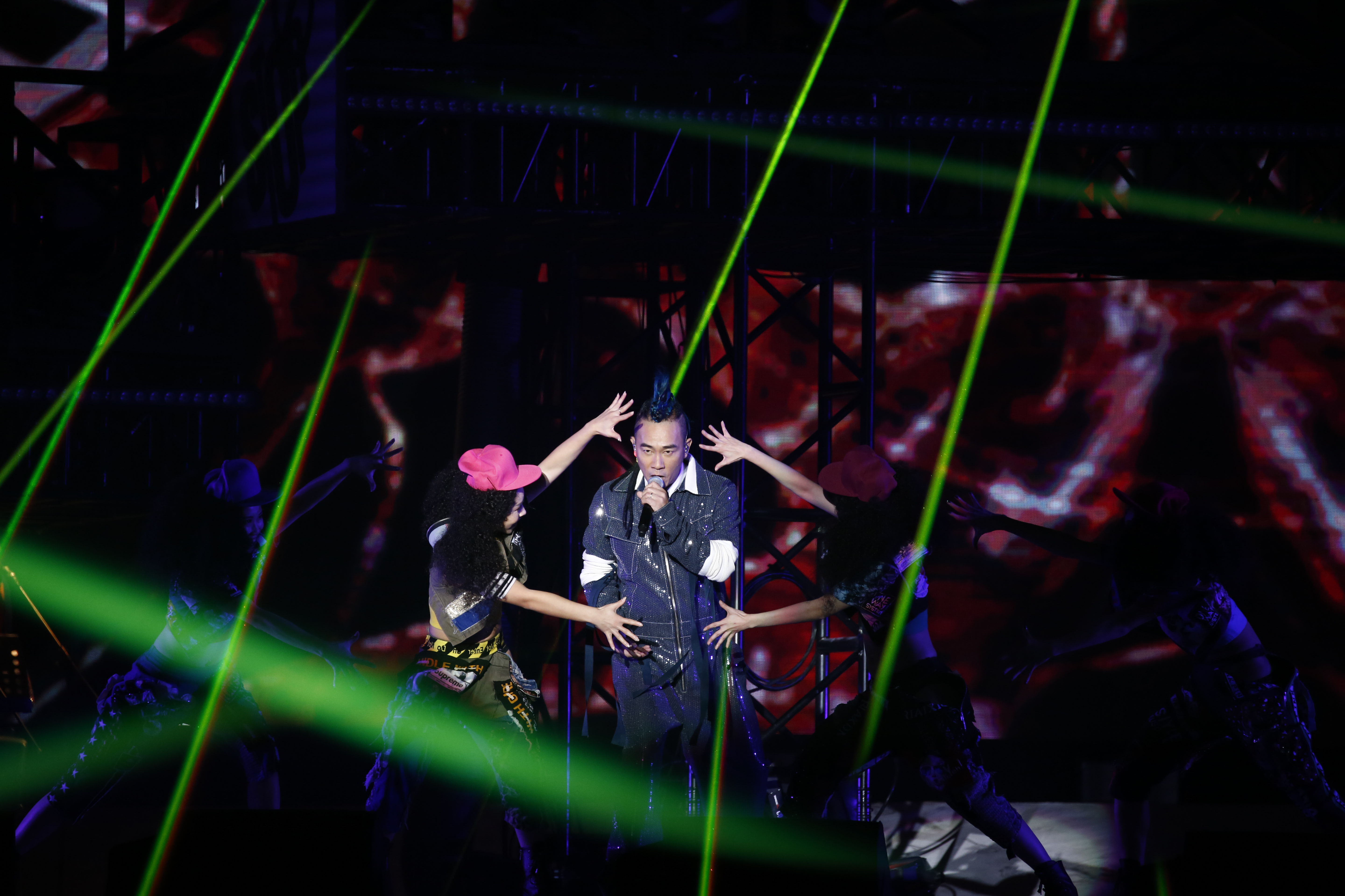 陳小春除了唱歌，也講了一段感言，表示台灣對自己有不同意義，有美食有人情味。