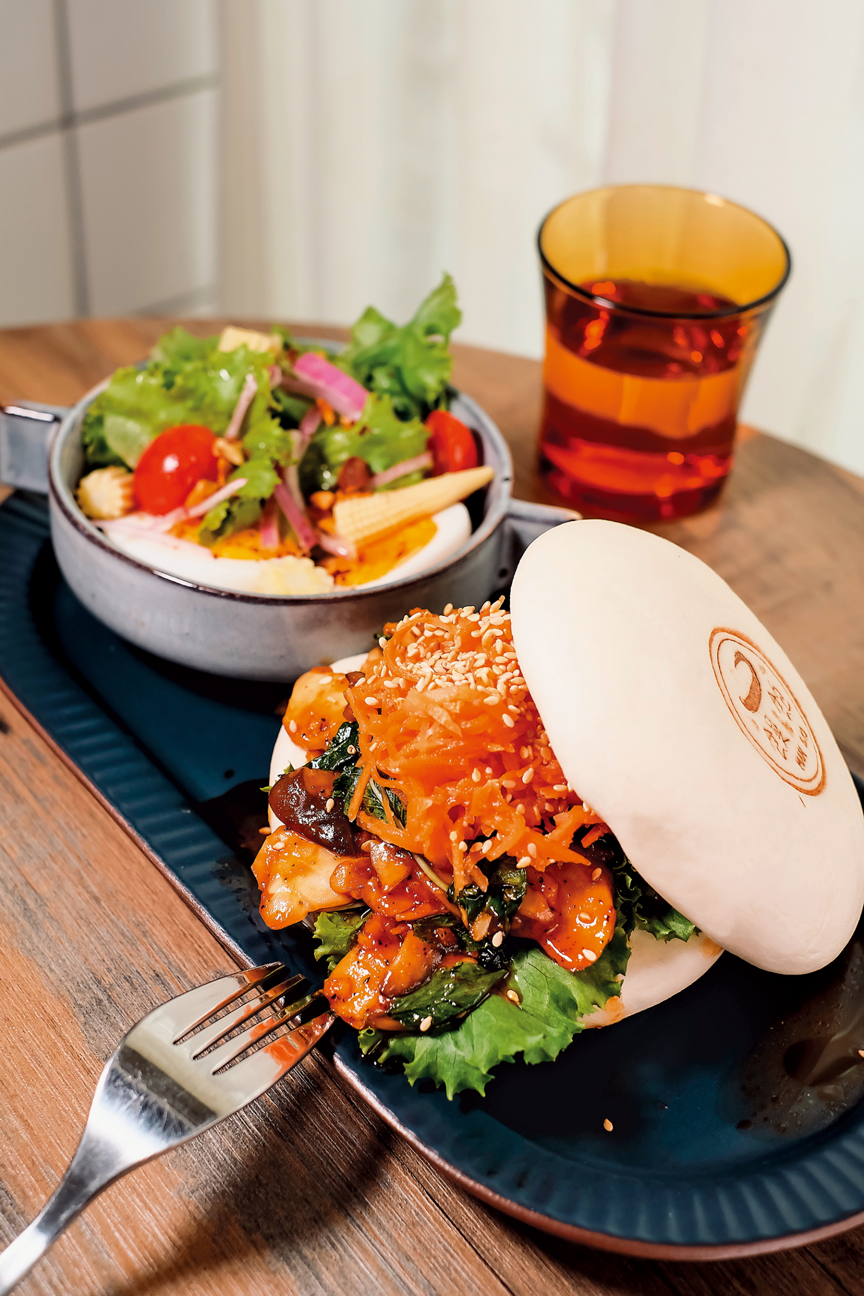 「炒爆菇菇」使用獨特醬汁與九層塔，搭配自製醃漬蘿蔔絲。（190元／份）
