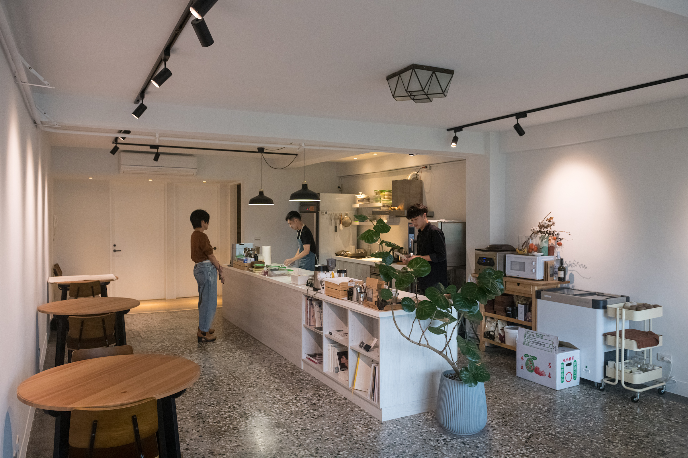 只開放週末位子的HUGH LAB，店面如小工作室。