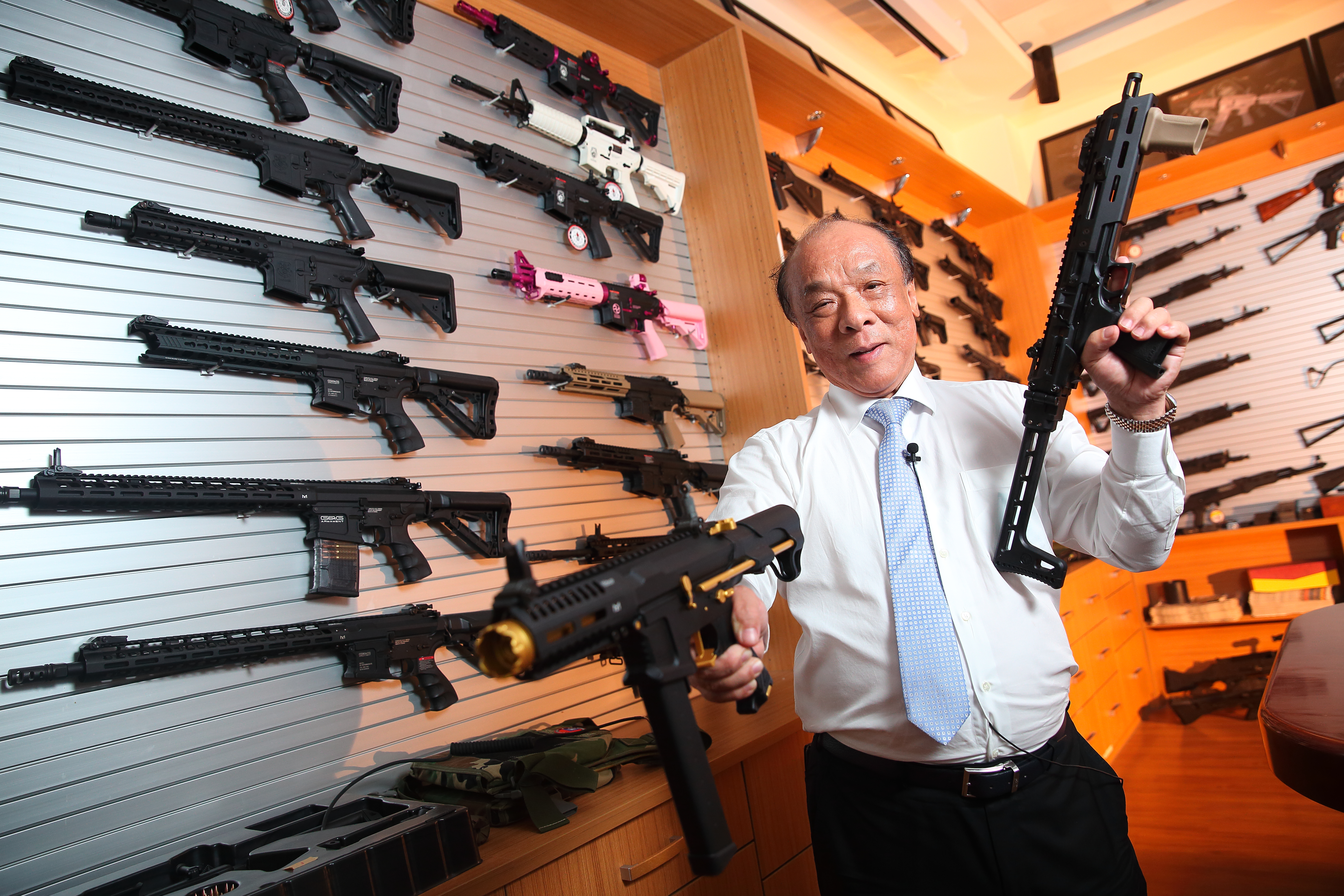 廖英熙以玩具店起家，創立的怪怪貿易目前已是高階玩具槍全球市占第一。