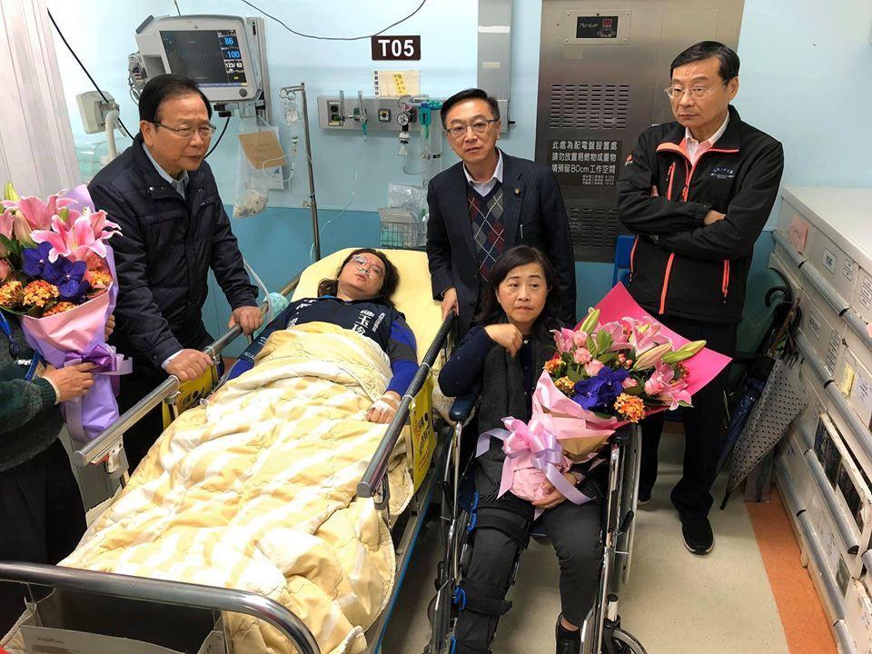 國民黨團立委陳玉珍與林奕華上週五前往外交部抗議爆發衝突,導致2人掛彩。(翻攝自臉書)