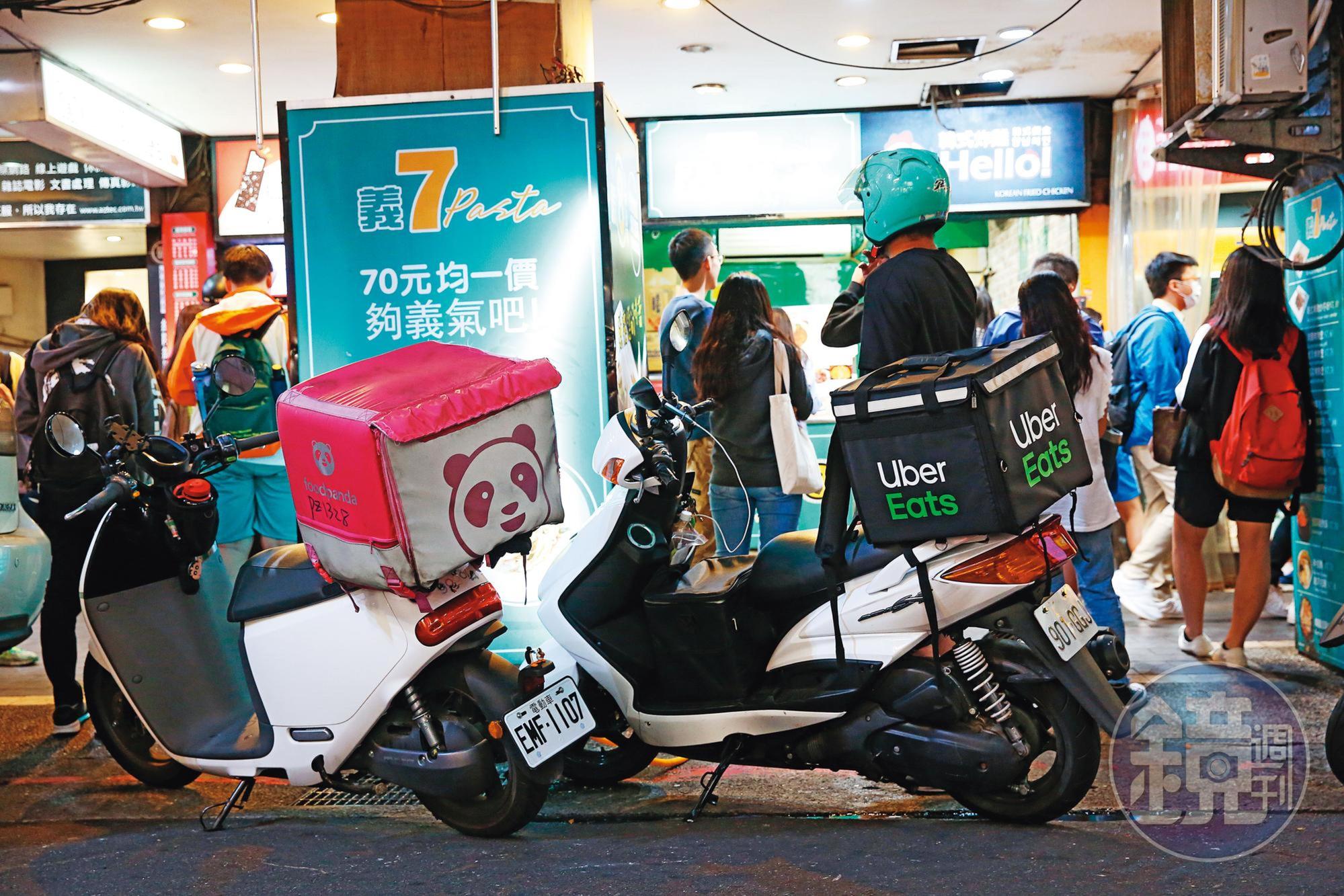 根據勞動部勞檢資料，foodpanda和UberEats外送員分別有3萬和2萬人，為國內2大龍頭。（董孟航攝）