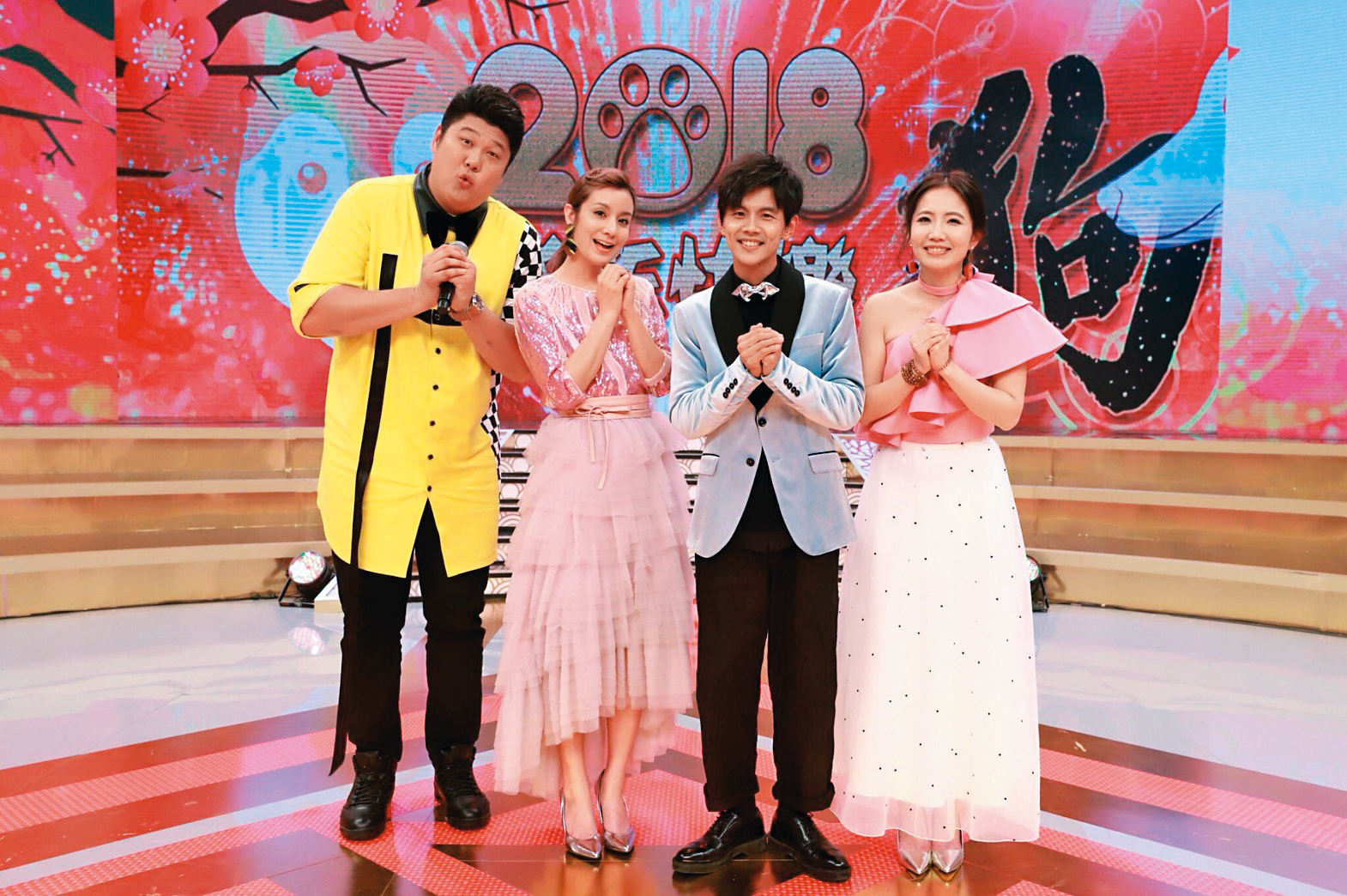 謝忻(右起)、阿翔曾和莎莎、哈孝遠主持節目,也都受邀參加哈孝遠的婚禮。(民視提供)