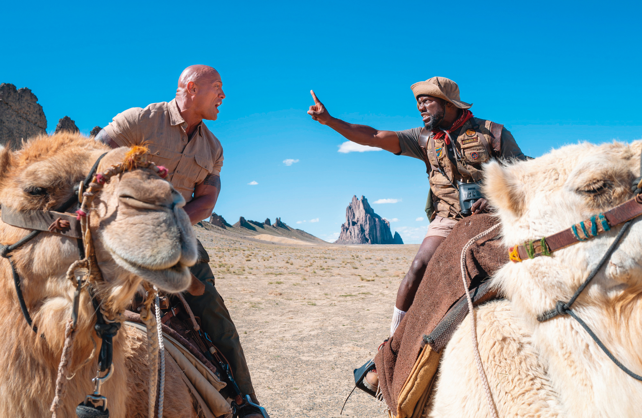 場景從叢林移往更壯闊的沙漠及冰山，巨石強森同時也要飾演八十歲老靈魂也是有趣賣點。（索尼提供）