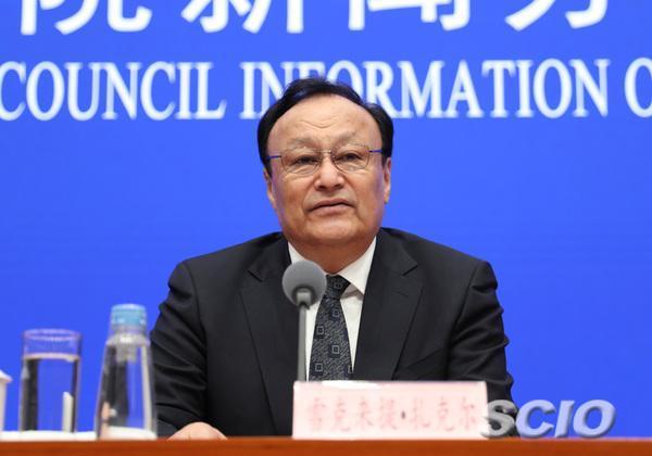 新疆維吾爾自治區主席扎克爾表示，目前參加新疆「職業技能教育培訓中心」的學員已全數結業。（翻攝中華人民共和國國務院新聞辦公室網站）