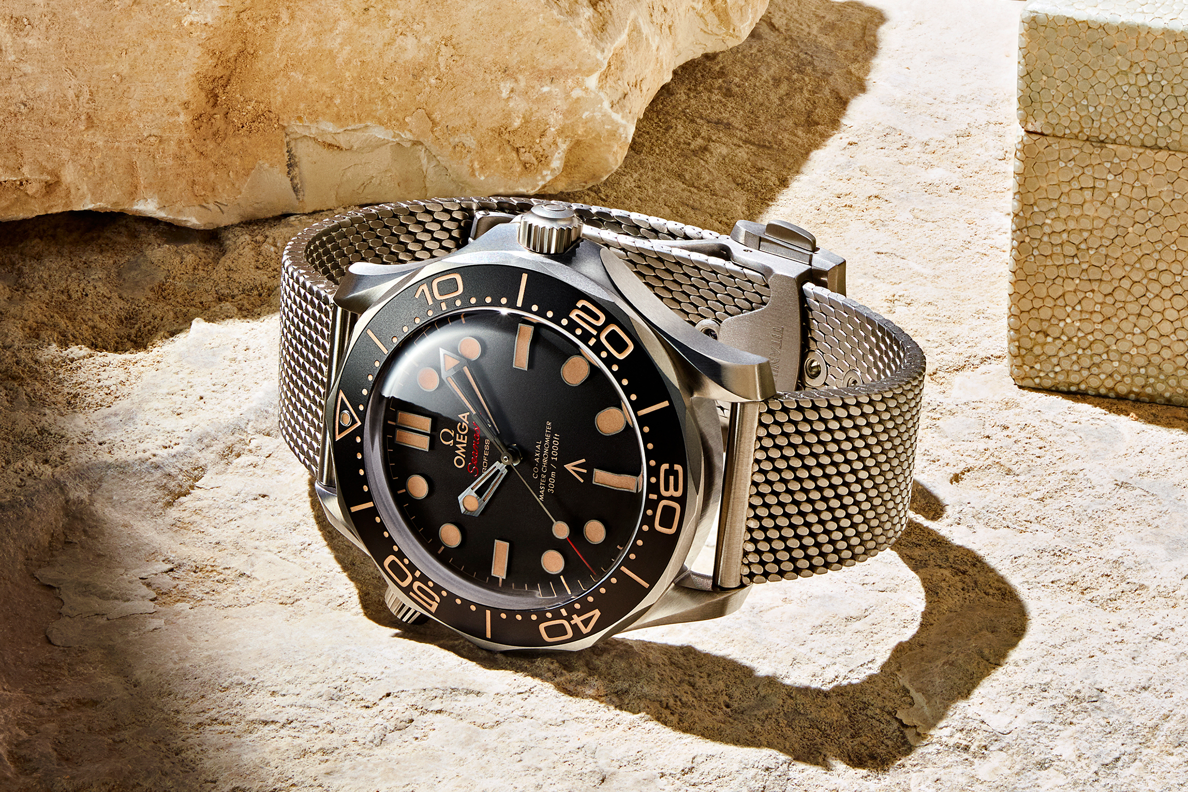 【錶壇焦點】生死交戰的必備神器！OMEGA全新007特別版腕錶亮相