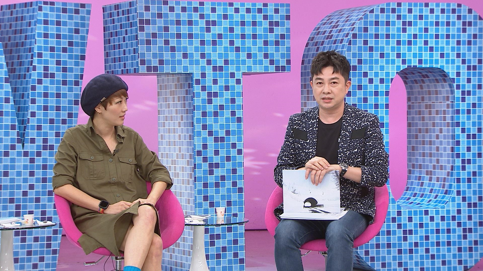 李明川曾到合歡山看雪景，搭乘的車子裝上雪鏈做好安全措施，轉彎時仍不小心打滑，輪子更直接脫落。（八大）