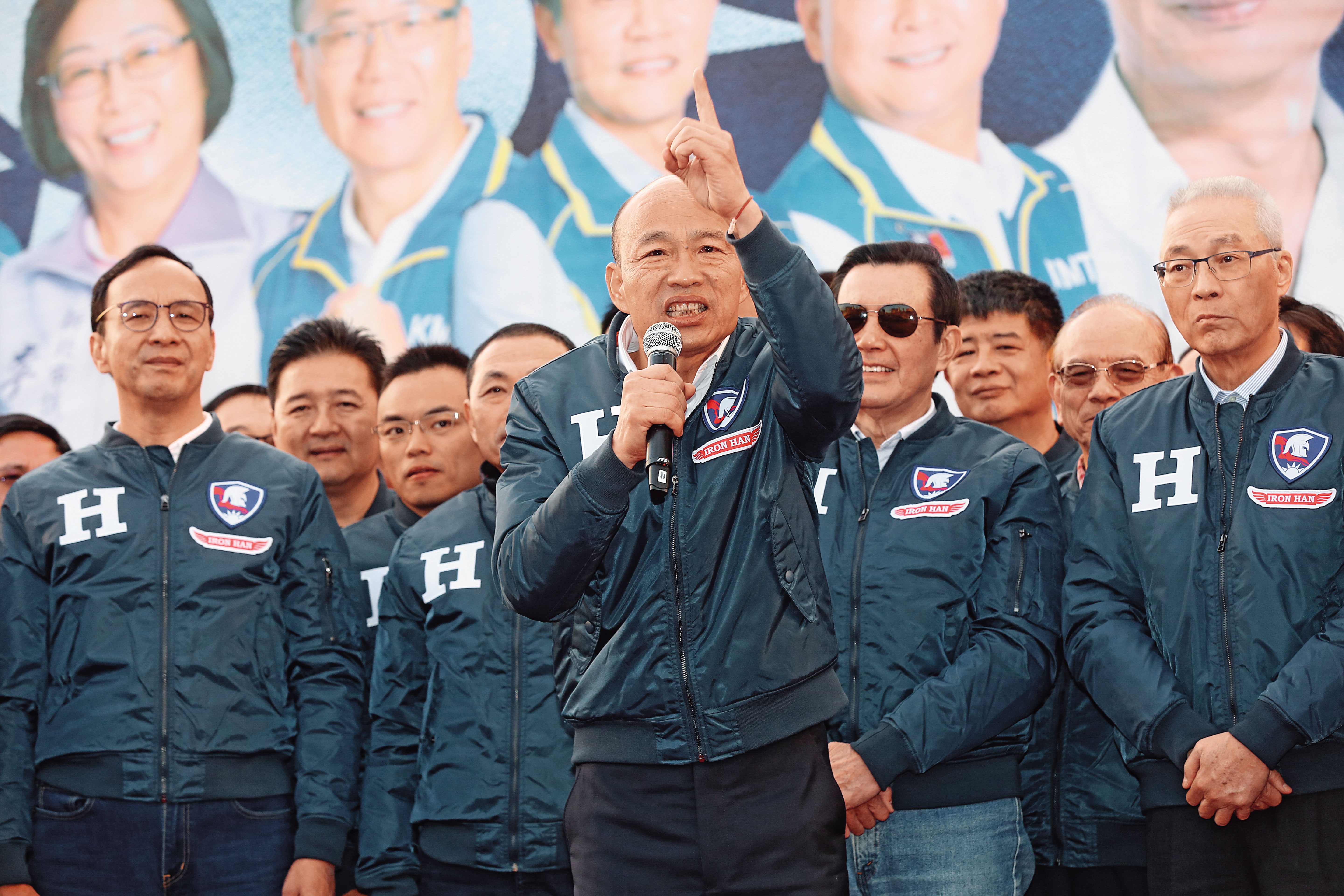 面對逼宮潮山雨欲來，吳敦義提前展開選後布局，近日大動作安排人事，引起黨內各方注意。