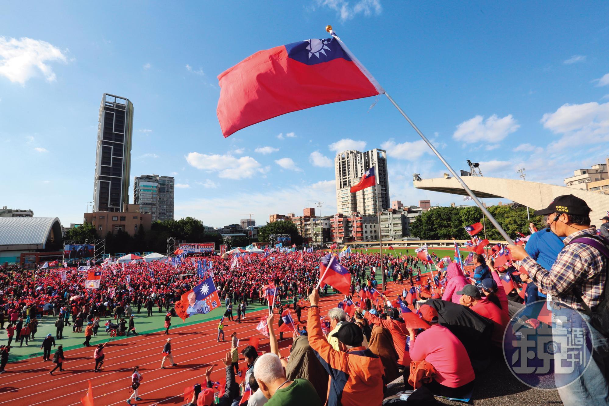 韓粉支持熱度不減,但韓國瑜選情未擺脫低迷,如何解決黨內紛亂,成為勝敗的關鍵。