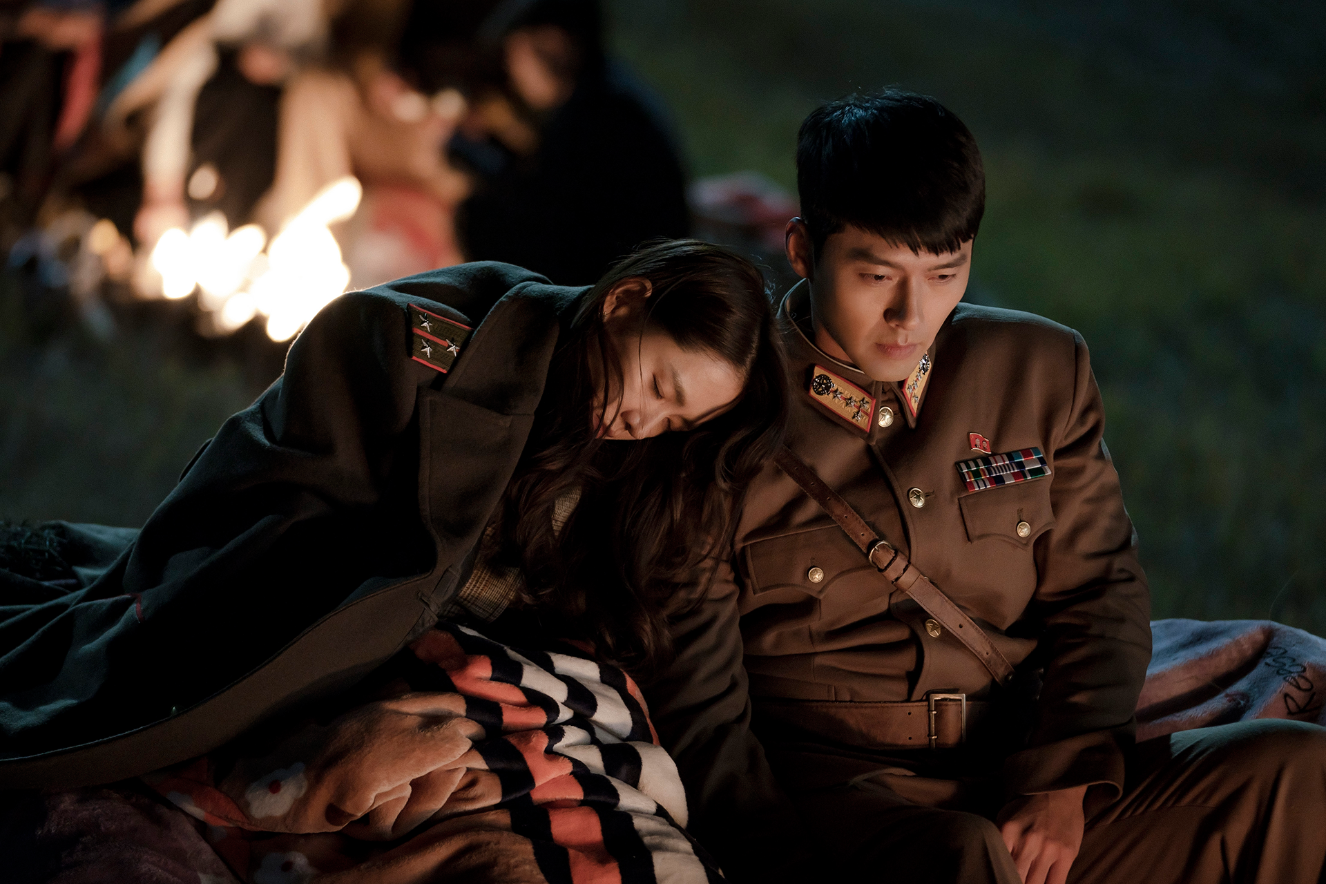 《愛的迫降》12/14起每週六日晚間九點與韓國同天更新。（Netflix提供）