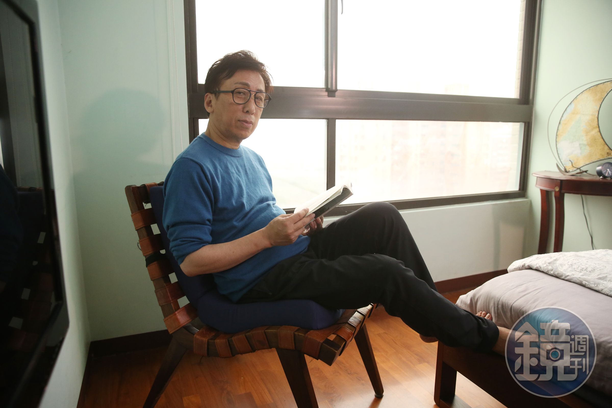 作家苦苓昨晚在臉書意有所指PO了一串「數字密碼」。