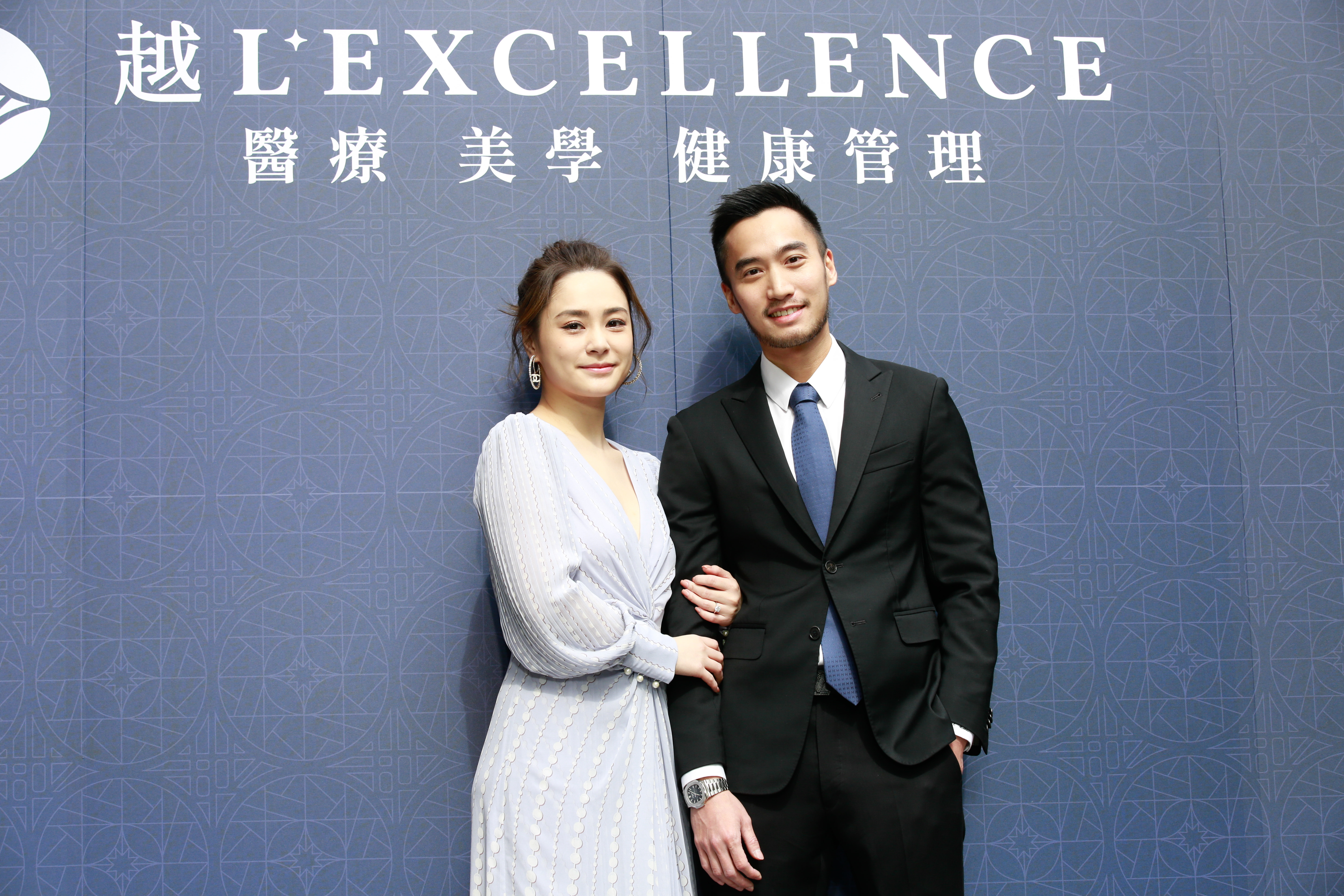 「阿嬌」鍾欣潼特地飛來台灣為老公賴弘國醫美診所開幕站台。