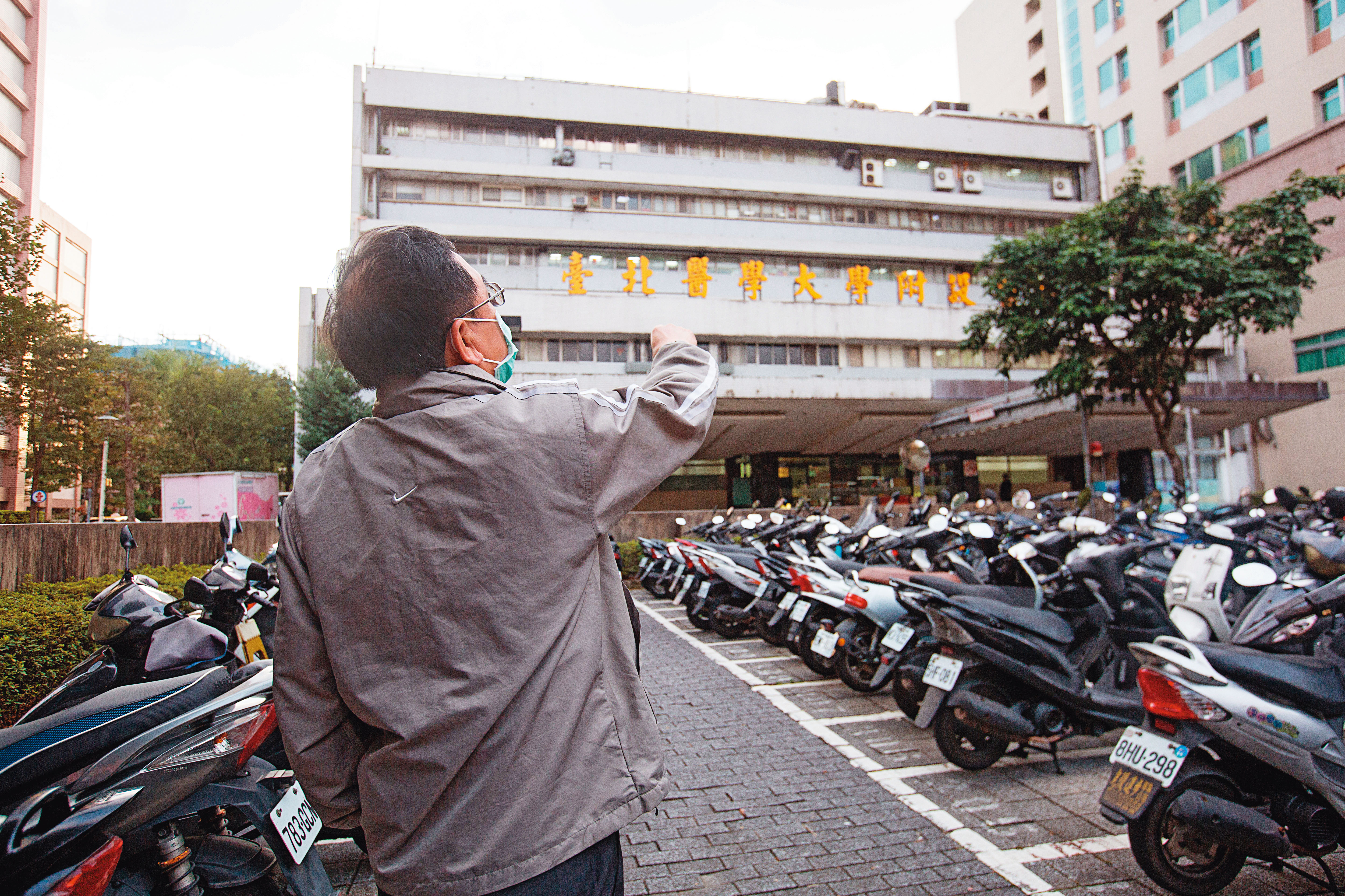 謝女士的兒子董醫師（圖）指控北醫態度消極，最後替母親一狀告上法院。