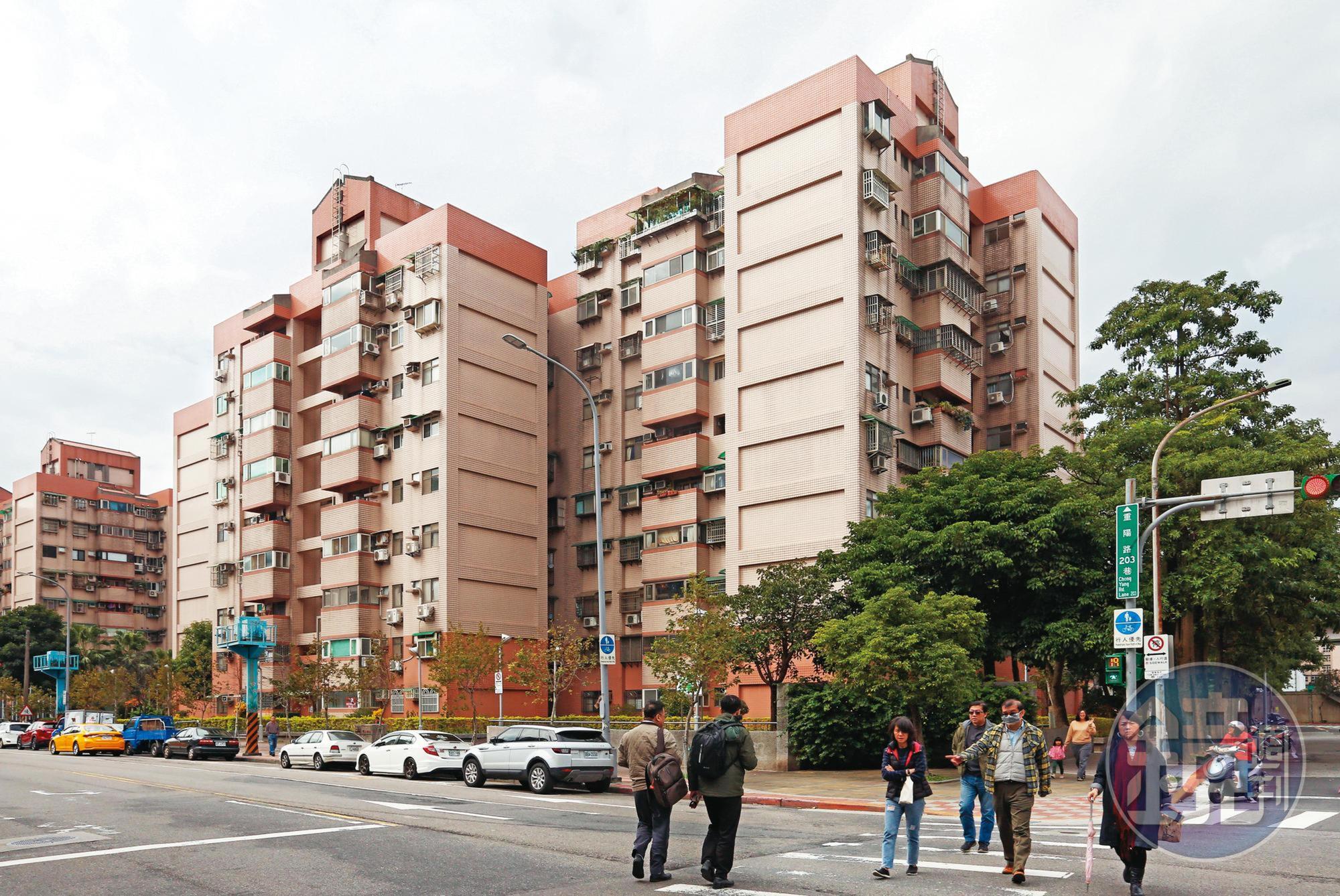 台北市政府只規劃2處中繼住宅,目前可容納戶數不過87戶,與待拆重建的3,003戶相比無異杯水車薪。