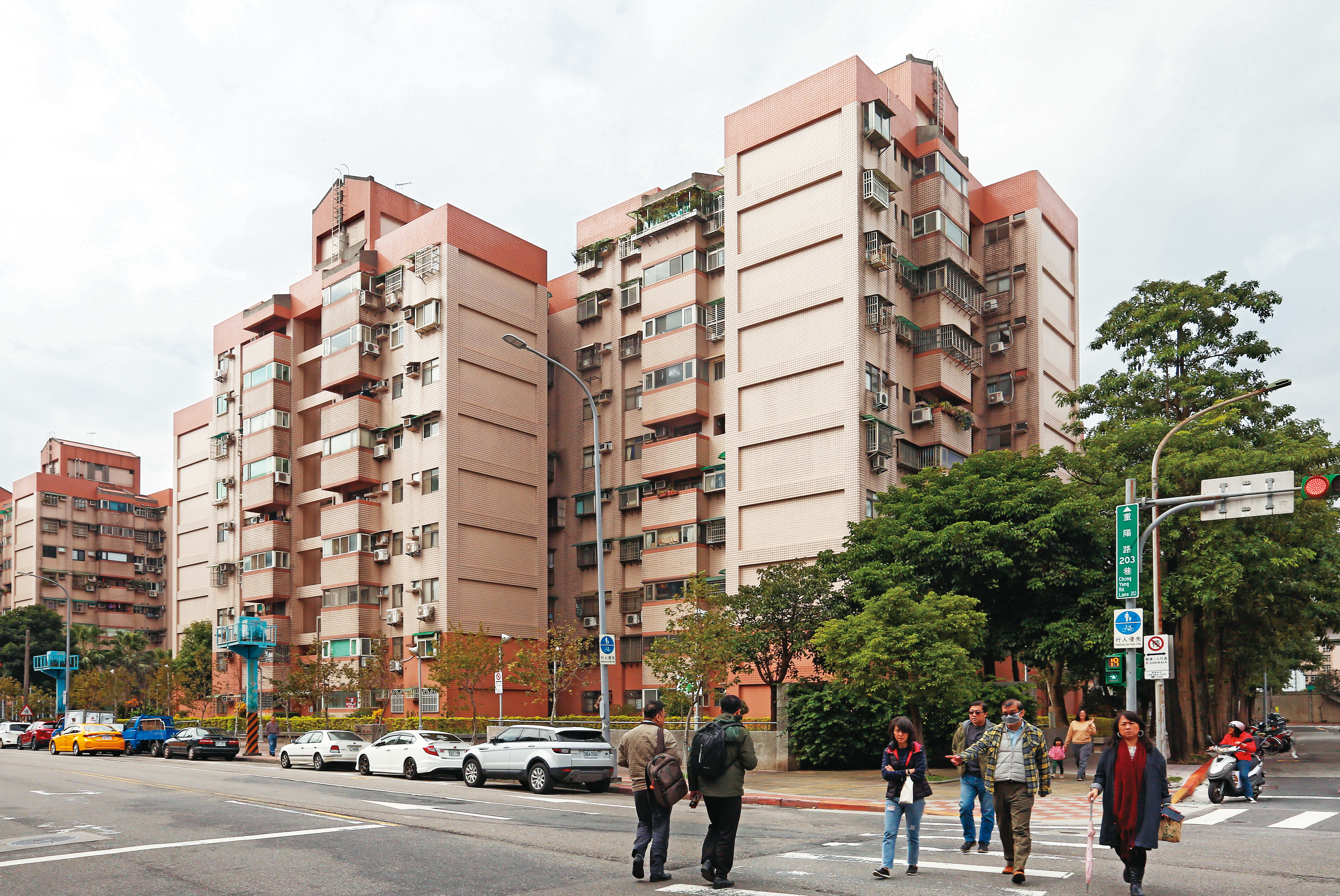 台北市政府只規劃2處中繼住宅,目前可容納戶數不過87戶,與待拆重建的3,003戶相比無異杯水車薪。