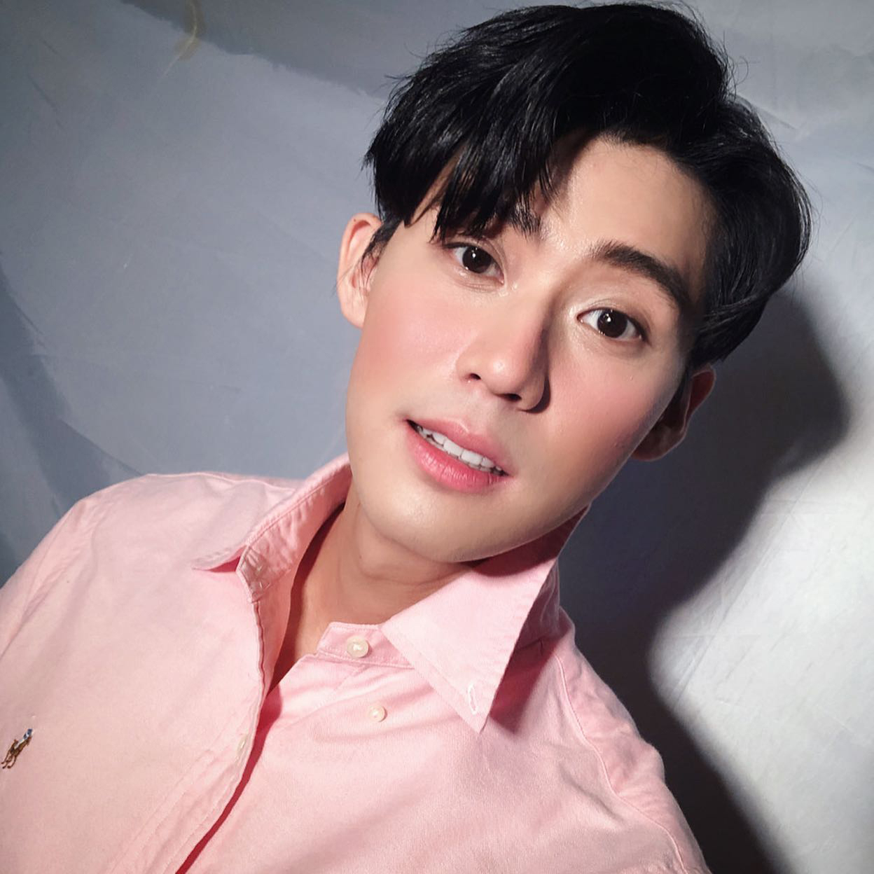  李玉璽曾被本刊直擊，與小Hebe在靜巷會合、激吻。（翻攝自李玉璽臉書）