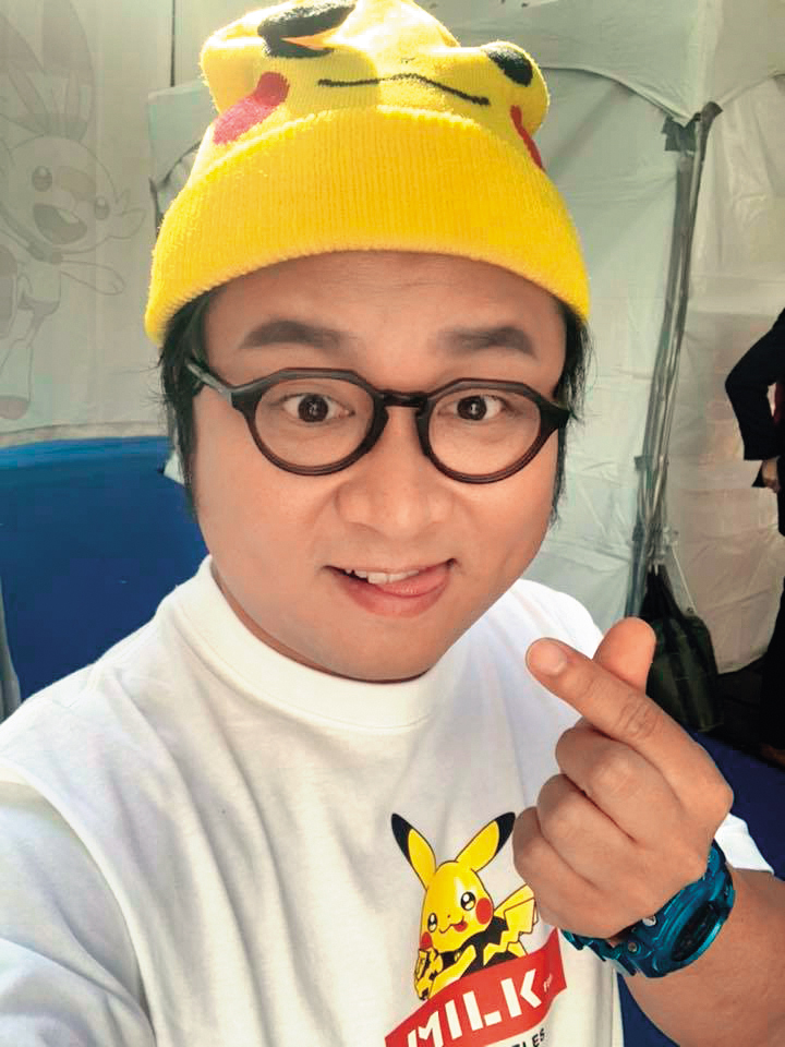 情史了得的納豆，曾被拍到與一名短髮辣妹在東區靜巷內聊天。（翻攝納豆臉書）