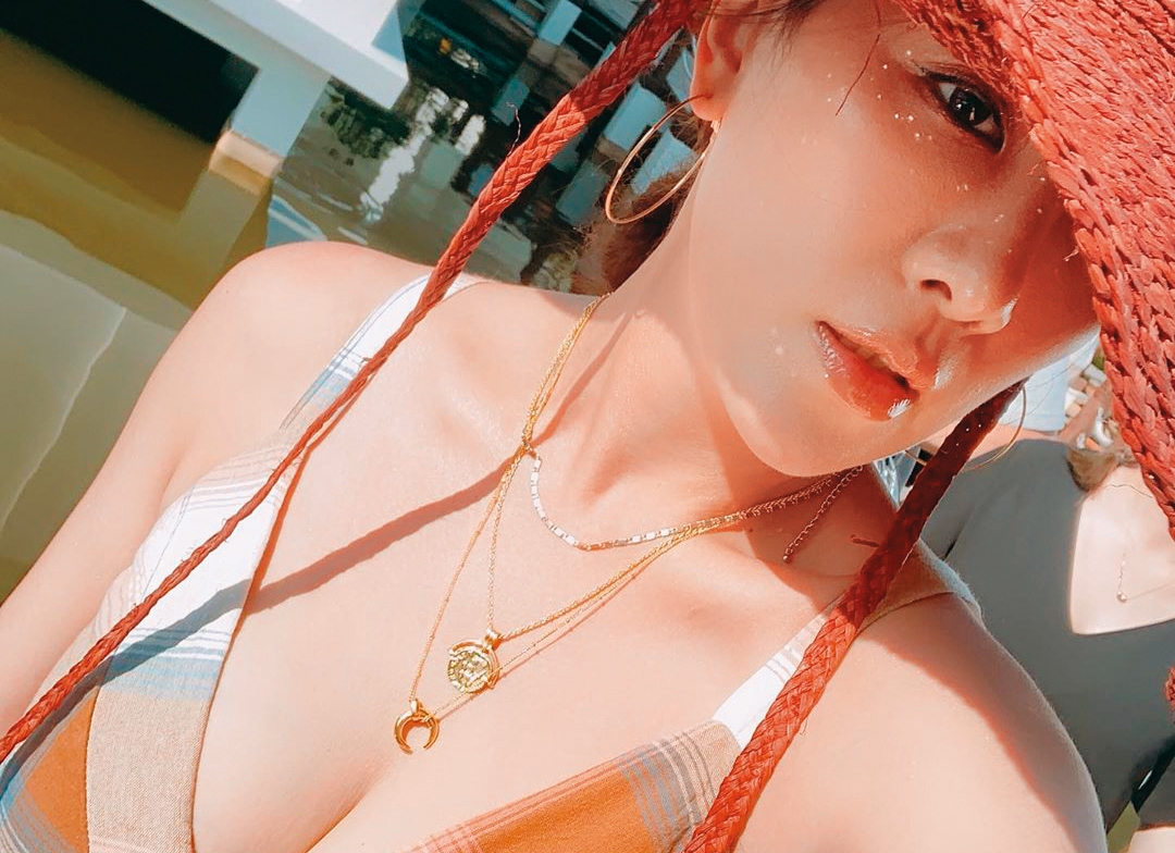 瘦下來後,小禎更常在網路上賣弄自己的身材,展現失婚女子的自信。(翻攝自小禎IG)