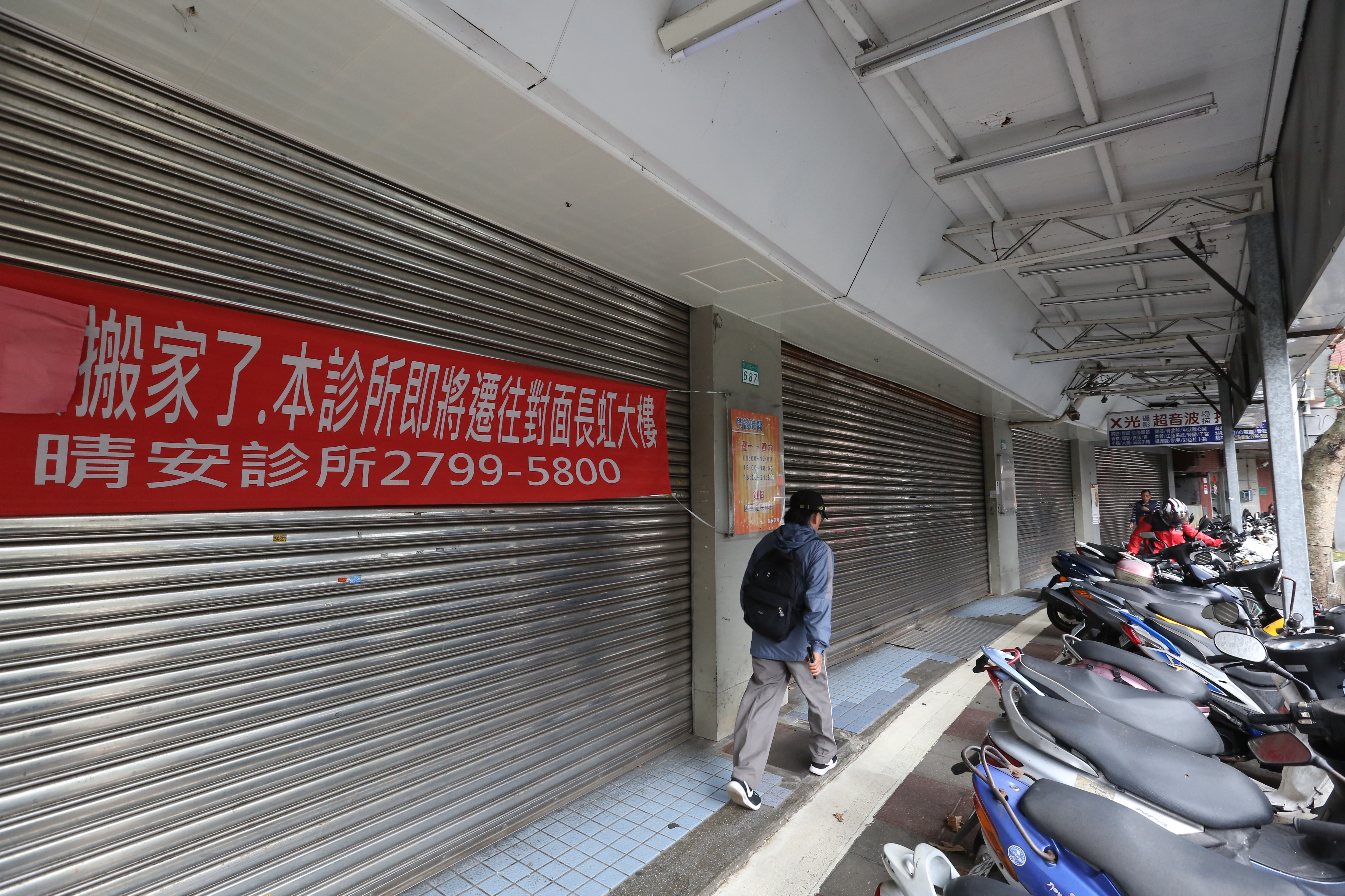 海砂屋裡的人們紛紛出走，不知何時才有「真正」回家的一天。