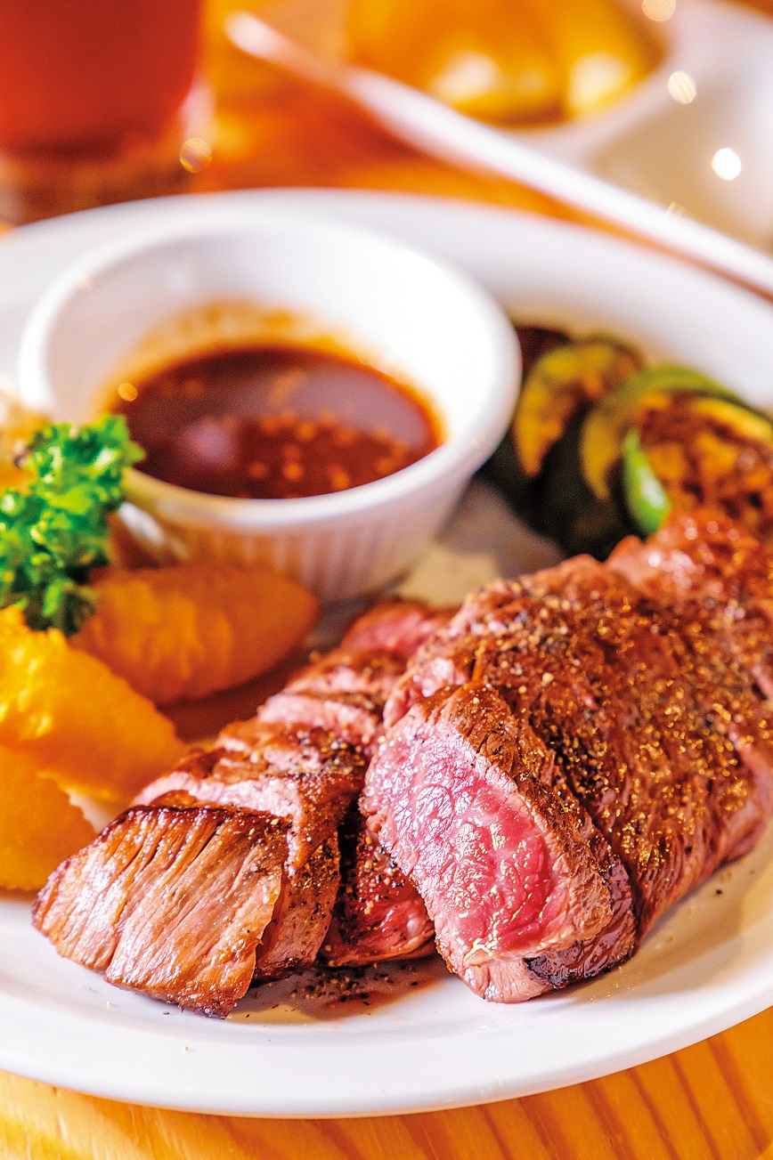 肉質鮮嫩的「藏王牛排」。(2,900日圓/份,約NT$819)