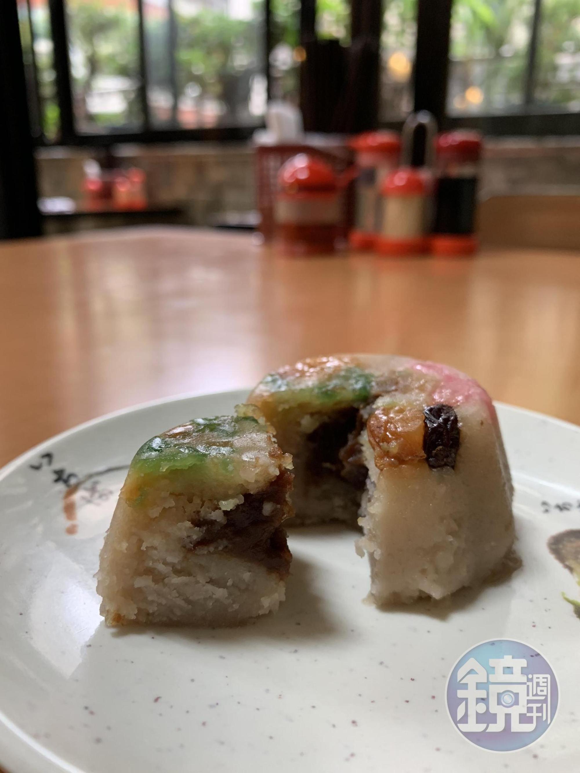 「八寶芋泥」有味道濃重的蜜棗搶戲，單吃芋泥和紅豆餡，綿香不膩。（50元／份）