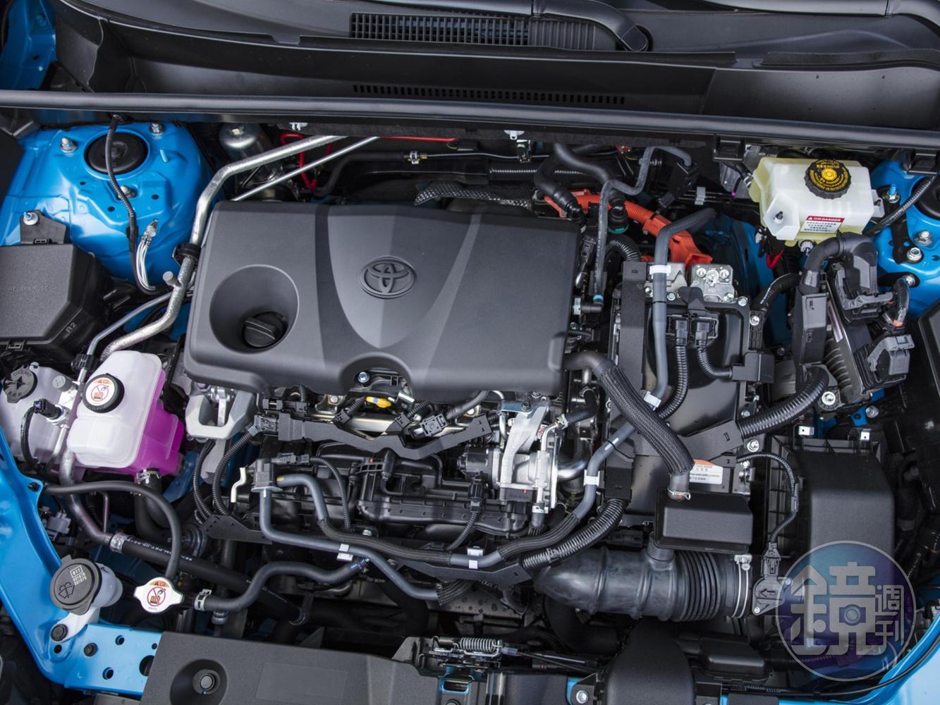 2.5L HYBRID搭載第四代油電系統,創造出更勝房車的油耗表現。