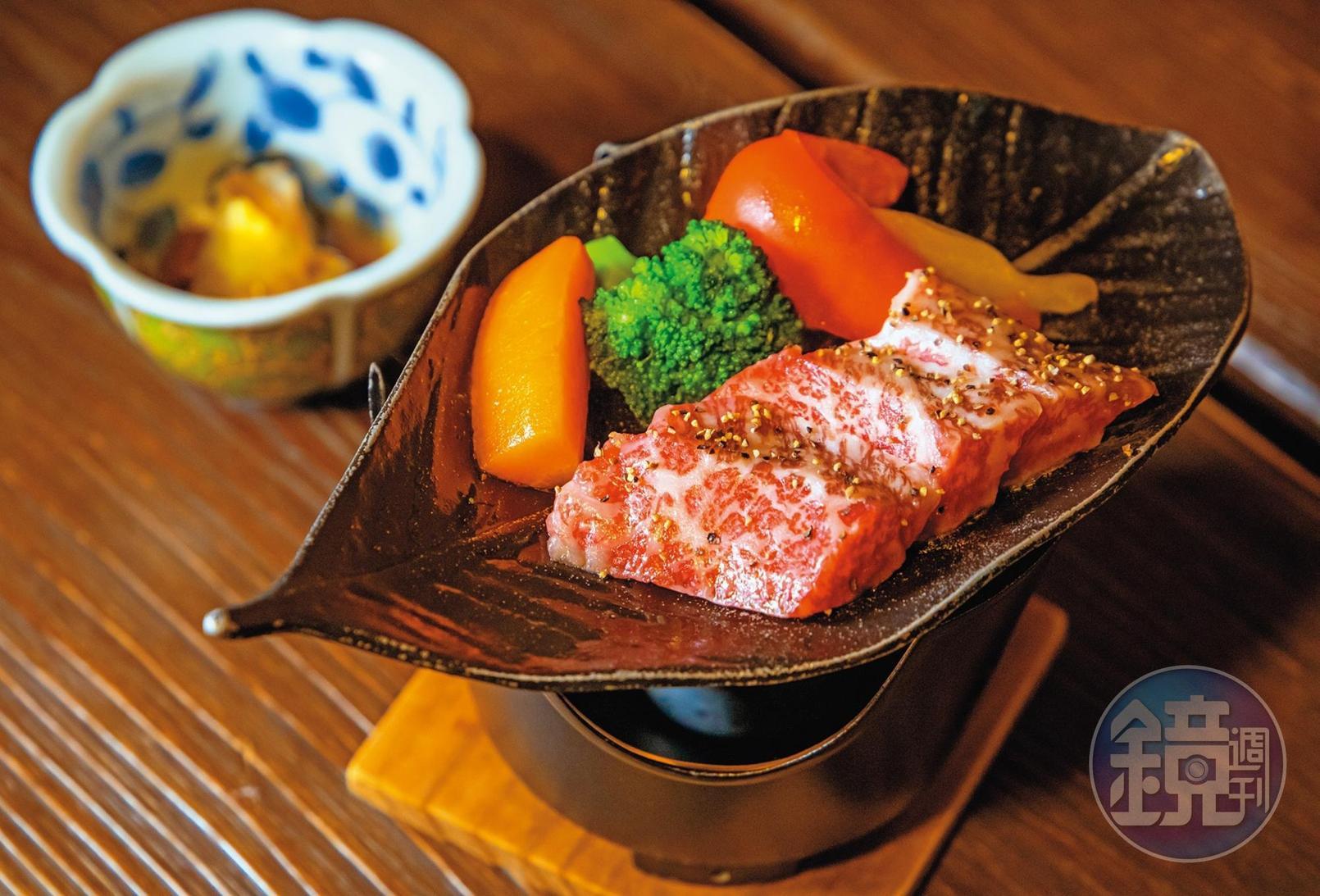 煎出油脂香氣的「山形牛」。(4,400日圓套餐菜色,約NT$1,246)