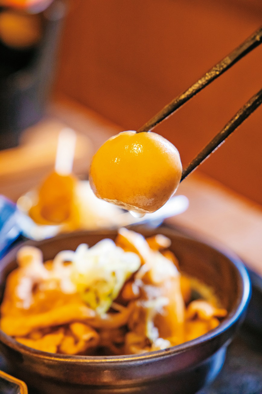 山形特有的鄉土料理「芋煮」，芋頭綿密好吃。（4,400日圓套餐菜色，約NT$1,246）