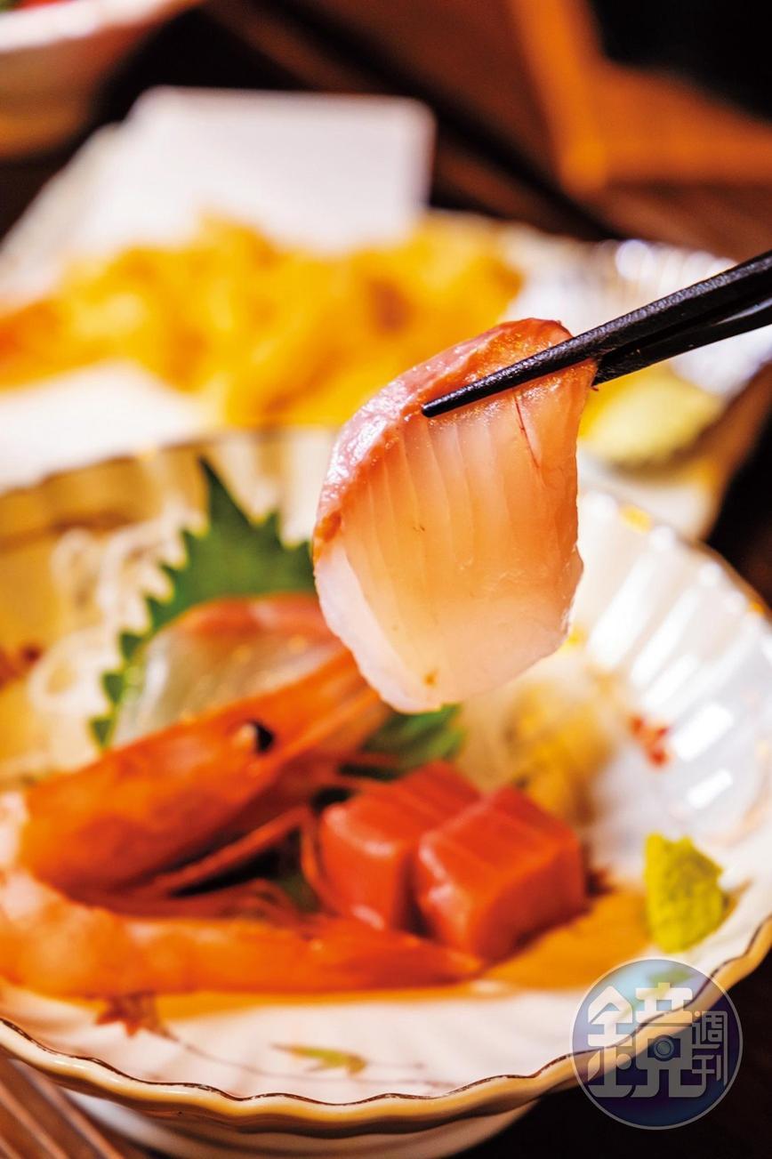 味鮮甜美的「生魚片」。(4,400日圓套餐菜色,約NT$1,246)