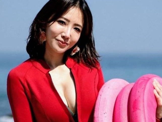 謝忻經過醜聞之後，努力上通告賺錢。（翻攝自謝忻IG）