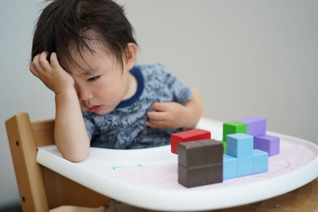 竟有父母因為希望小孩「大便漂亮成條」,餵2歲半小孩喝奶粉為主食。(情境圖非當事人,圖片來源:Photo-AC)