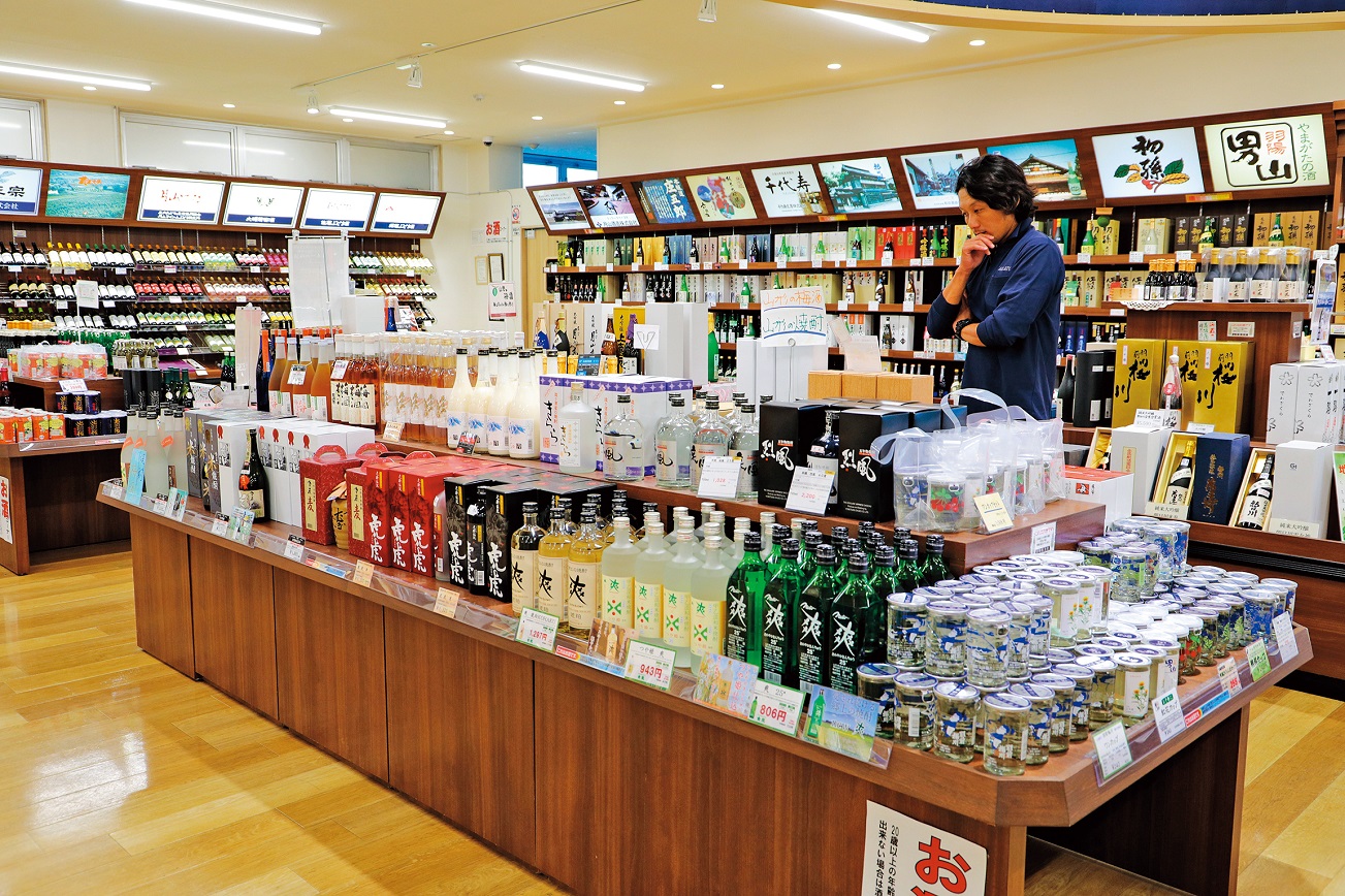 「山形縣觀光物產會館」特別為在地酒設專區。