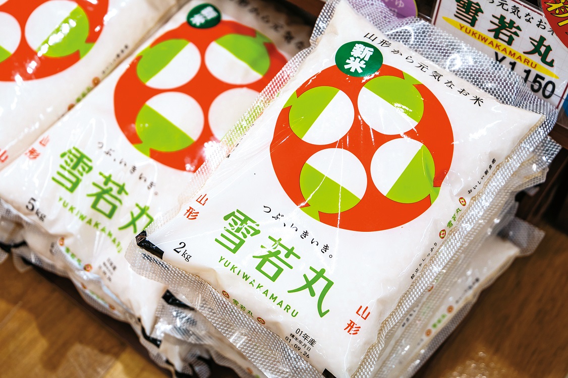 山形好米「雪若丸」受遊客喜愛。（1,150日圓／包，約NT$326）