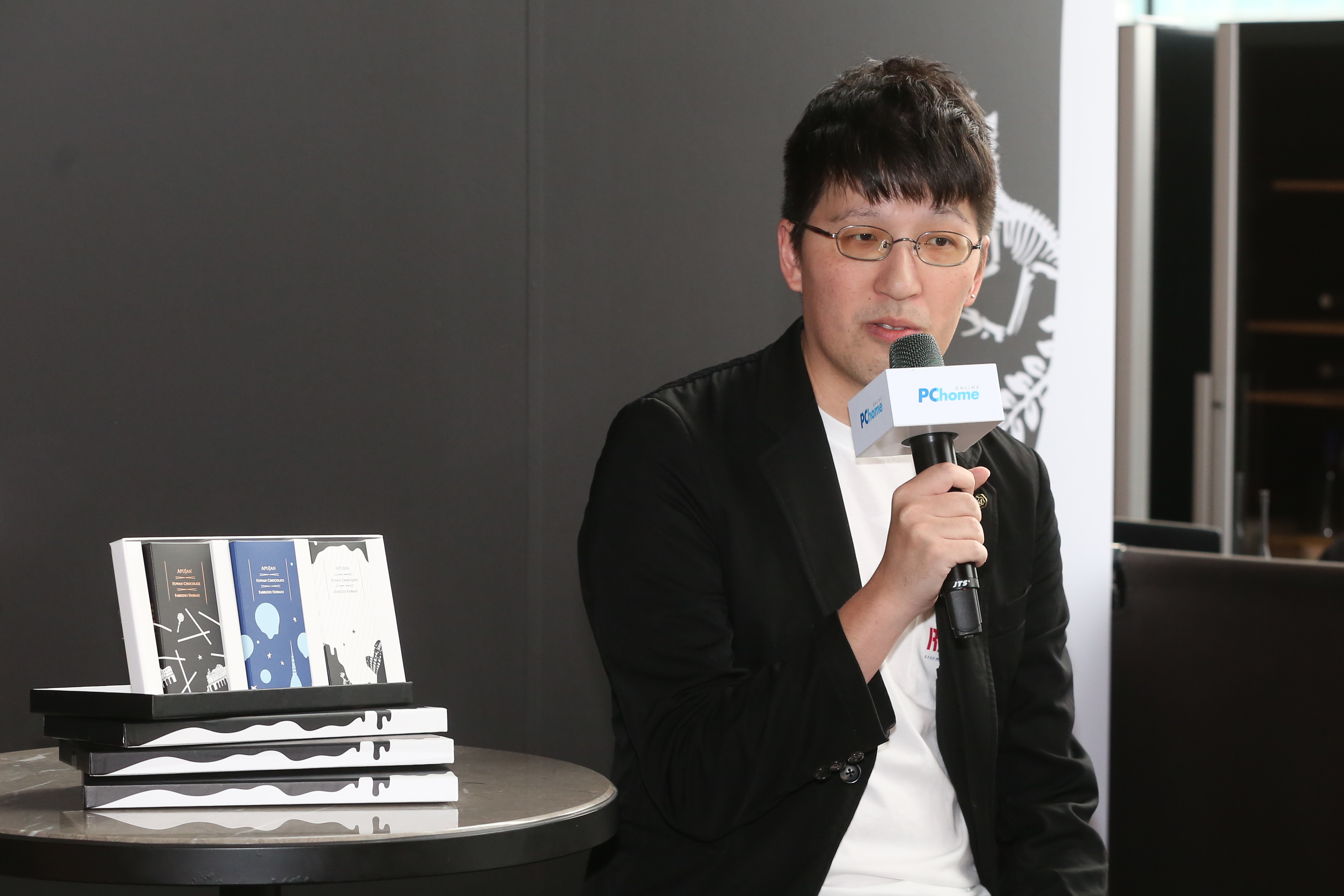 詹宏志兒子詹朴替福灣巧克力設計聯名巧克力包裝雙12開賣。