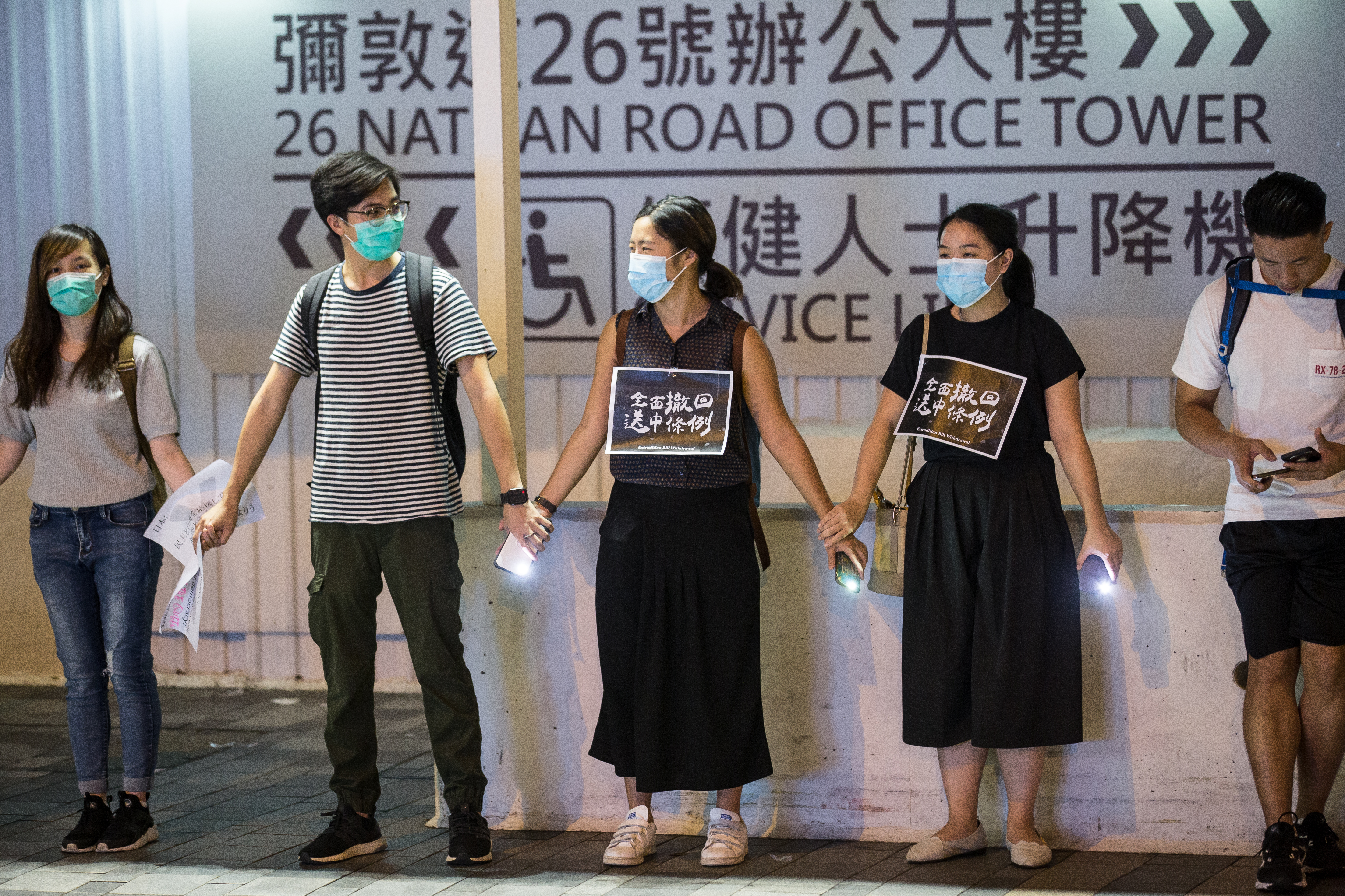 港上訴庭今拒絕律政司申請，目前港警不得執行《禁蒙面法》。