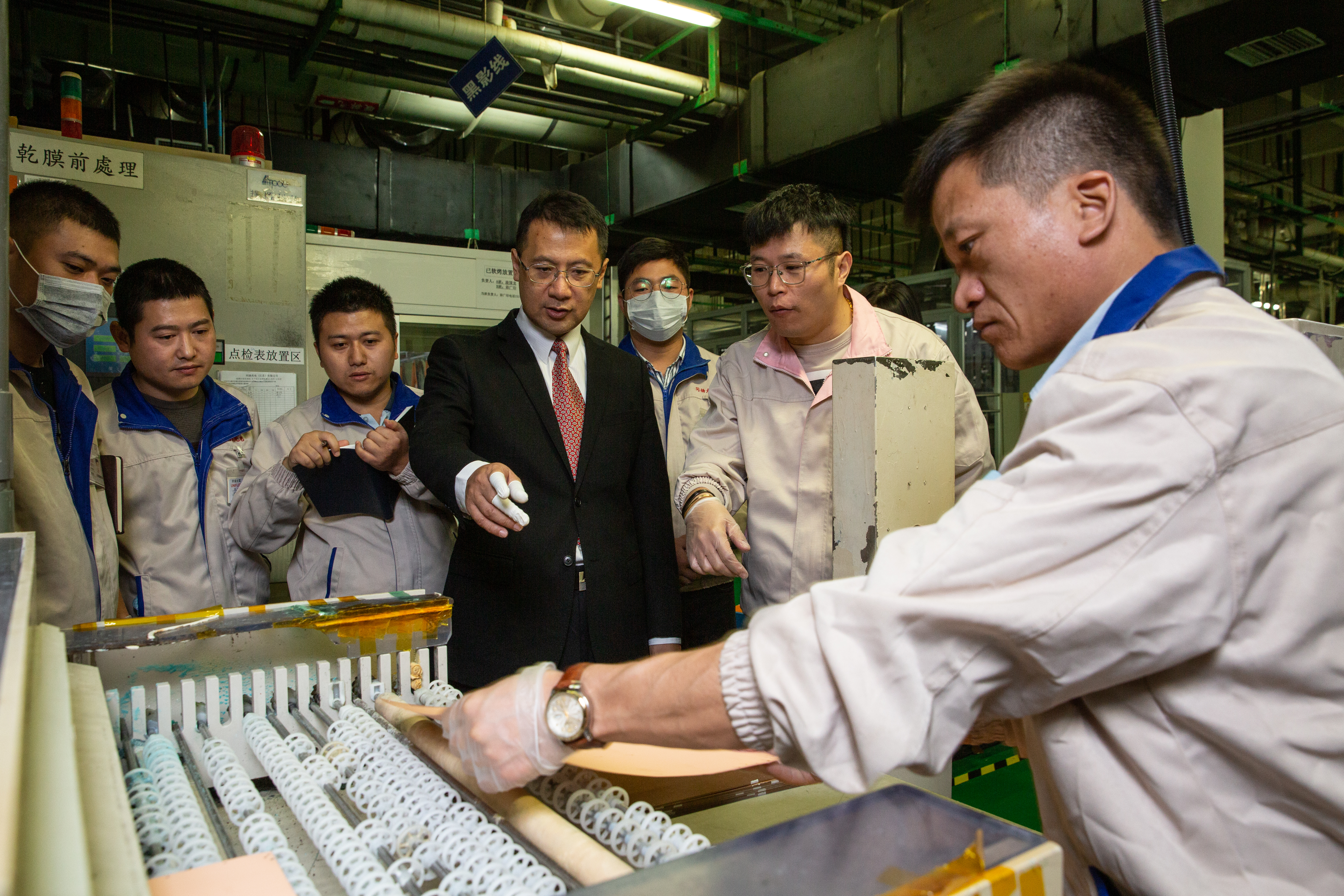 獲利導向加上使命必達的個性，曾山一（西裝者）兩度扮演救火隊，讓連虧3年的同泰電子可望露出一線生機。