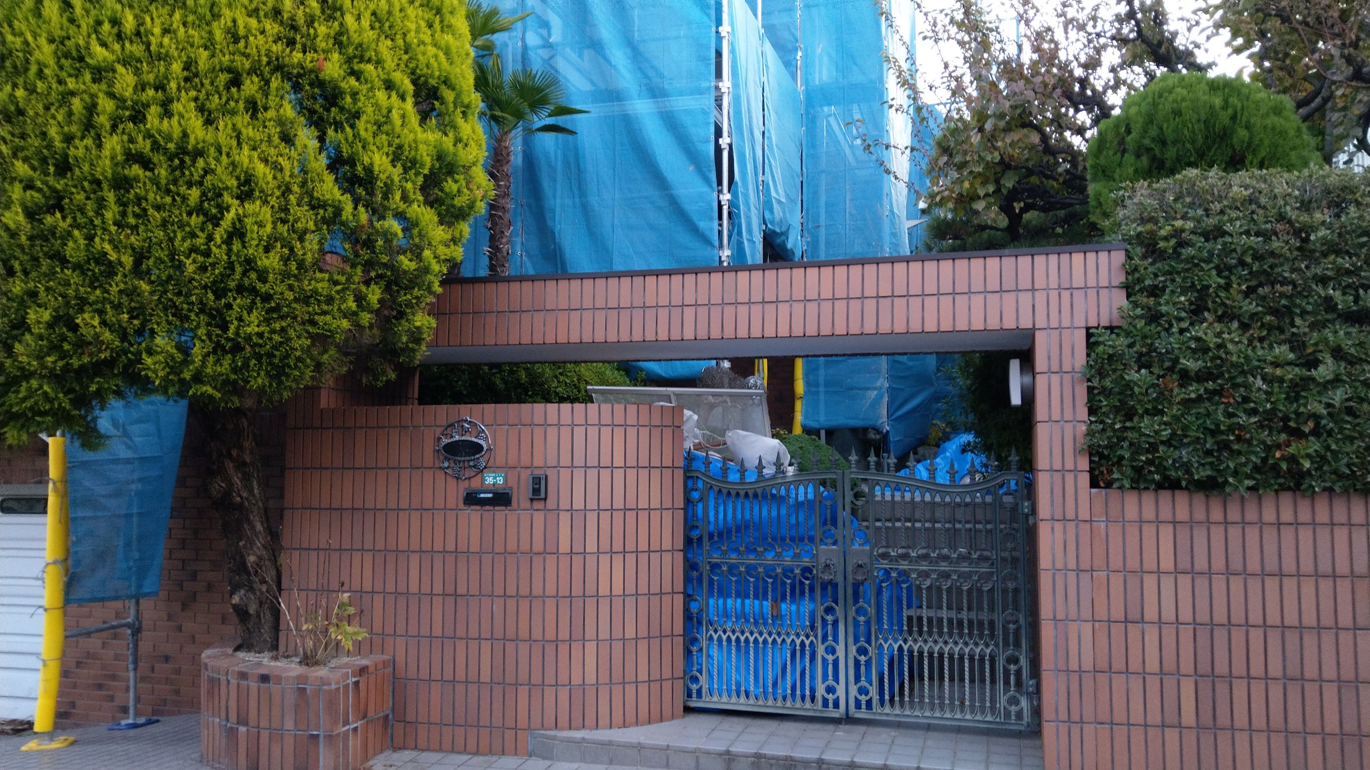 駐大阪代表新任處長李世丙處長上任後，以官邸修繕中為名，月花公帑70萬日圓租豪宅。