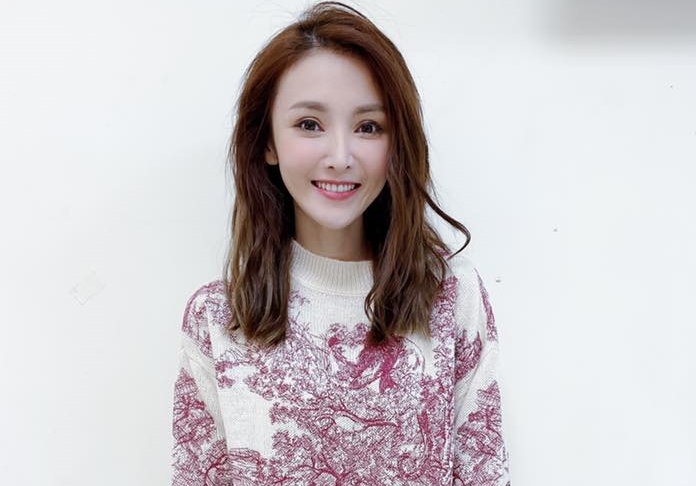 陳子玄與陳建隆簽字離婚。（圖/翻攝自陳子玄臉書）